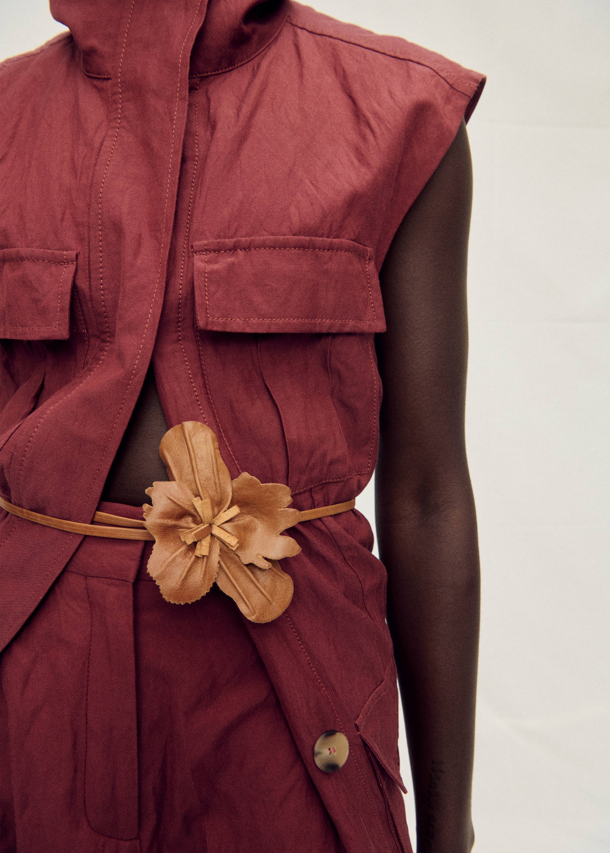 Ceinture fine en cuir avec détail floral - Plan général