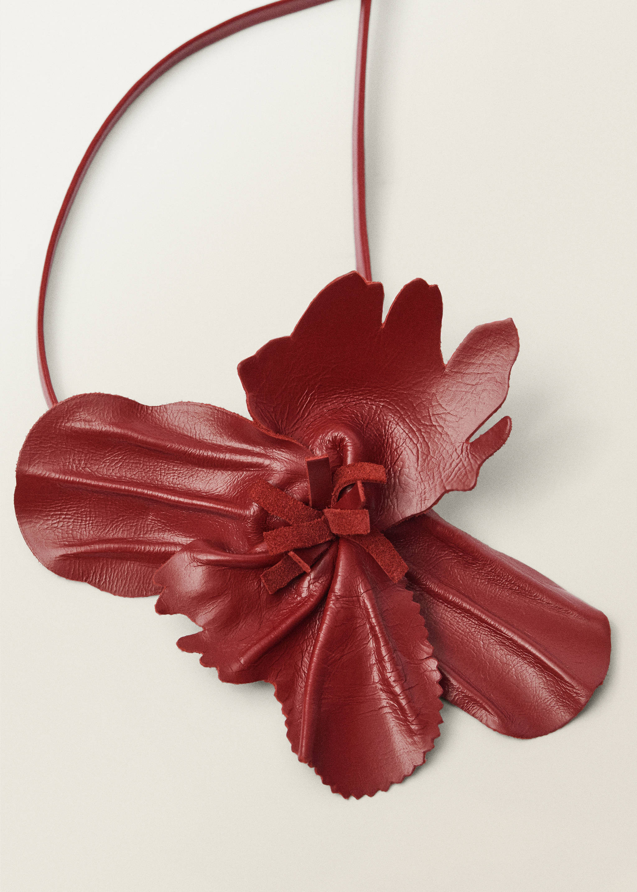 Thin leather belt with flower detail - Medium plane