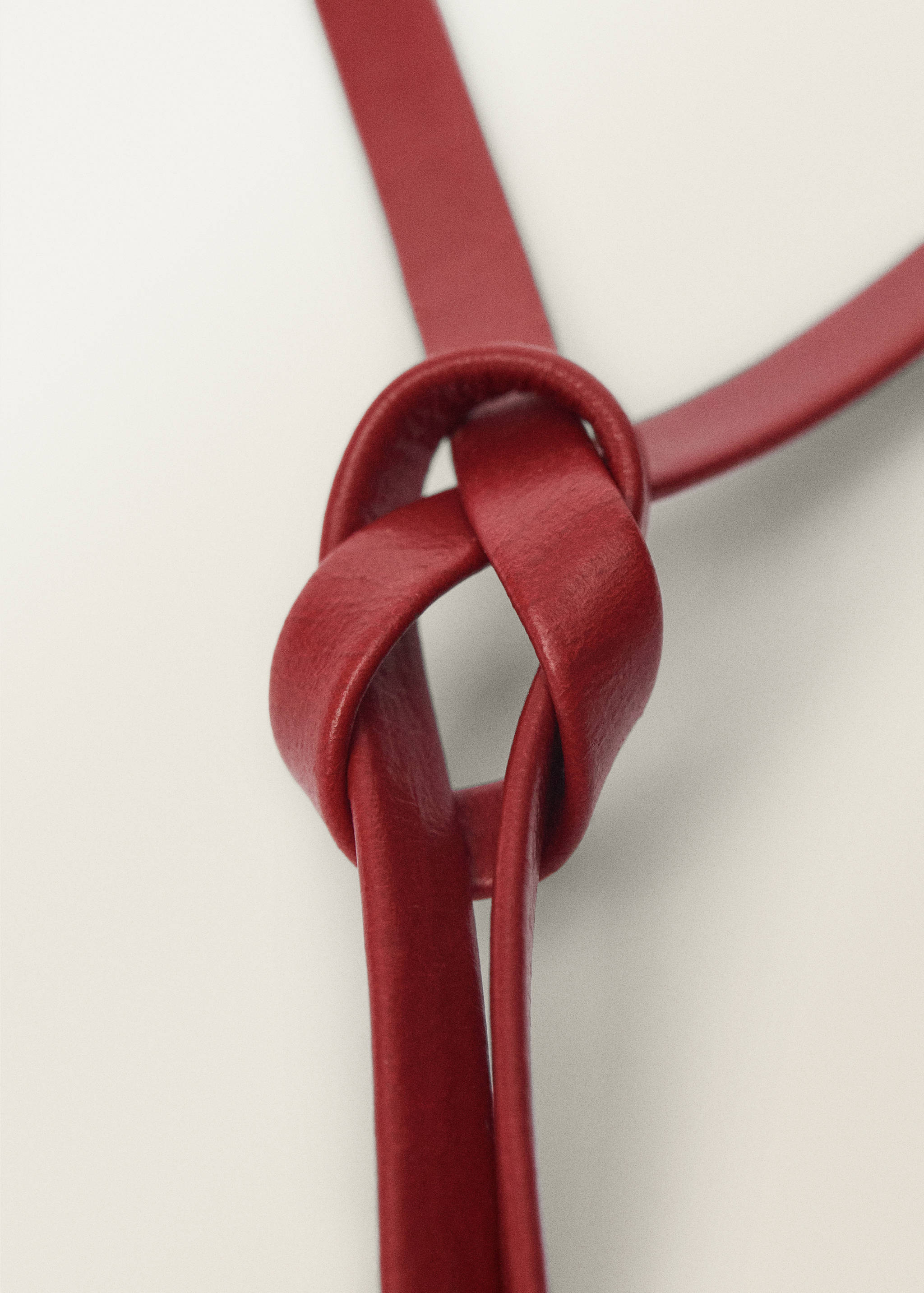 Thin leather belt with flower detail - Details of the article 1