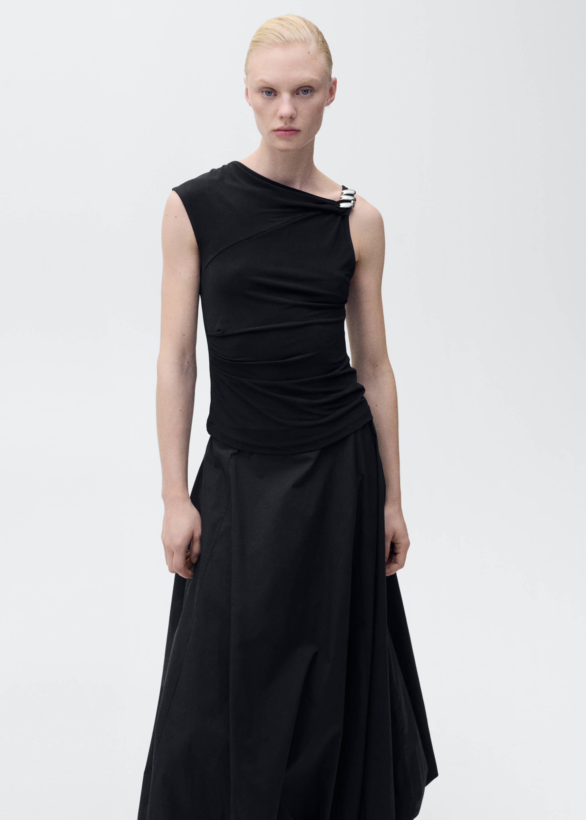 Asymmetrical top with metallic appliqué - Medium plane