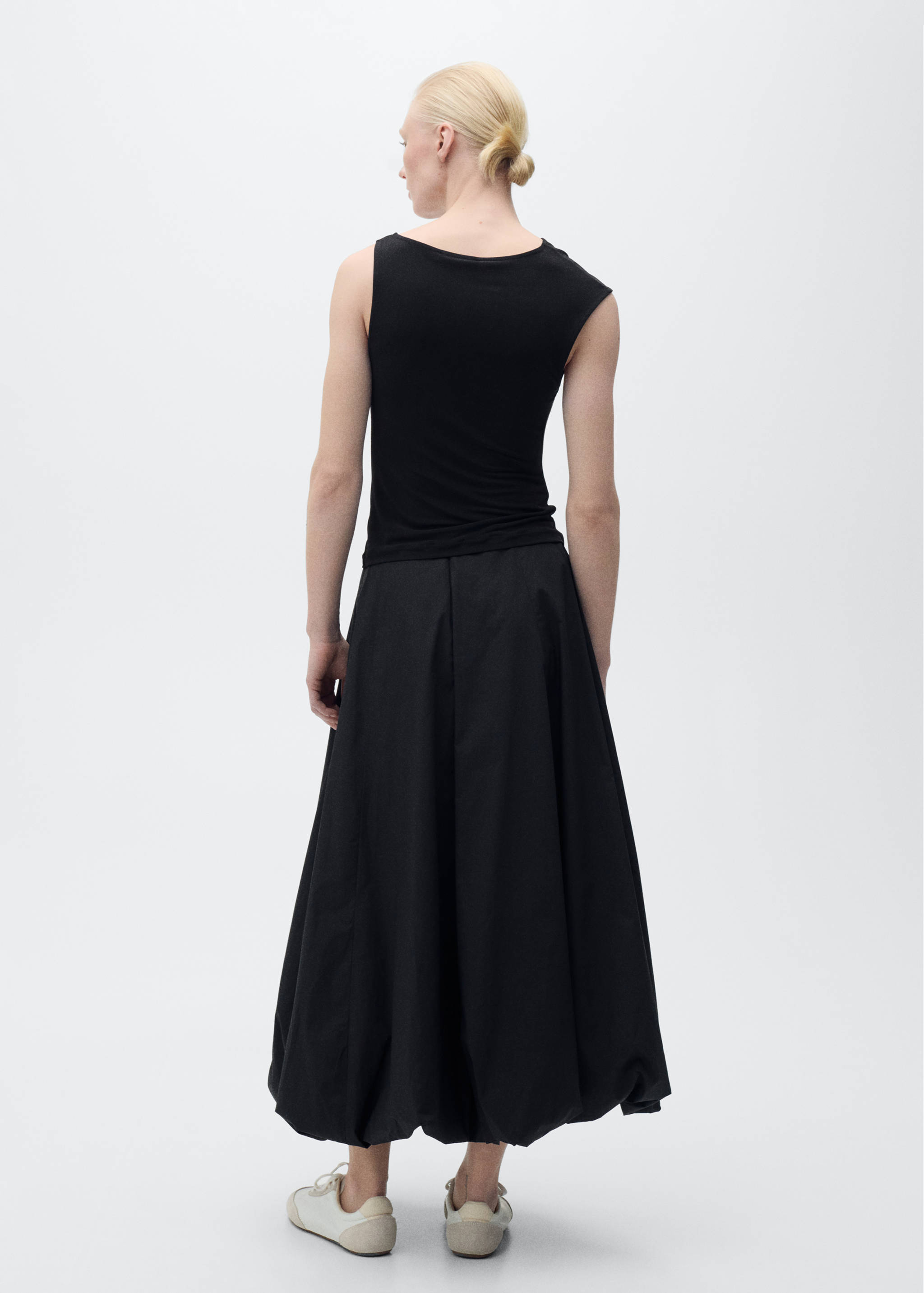 Asymmetrical top with metallic appliqué - Reverse of the article