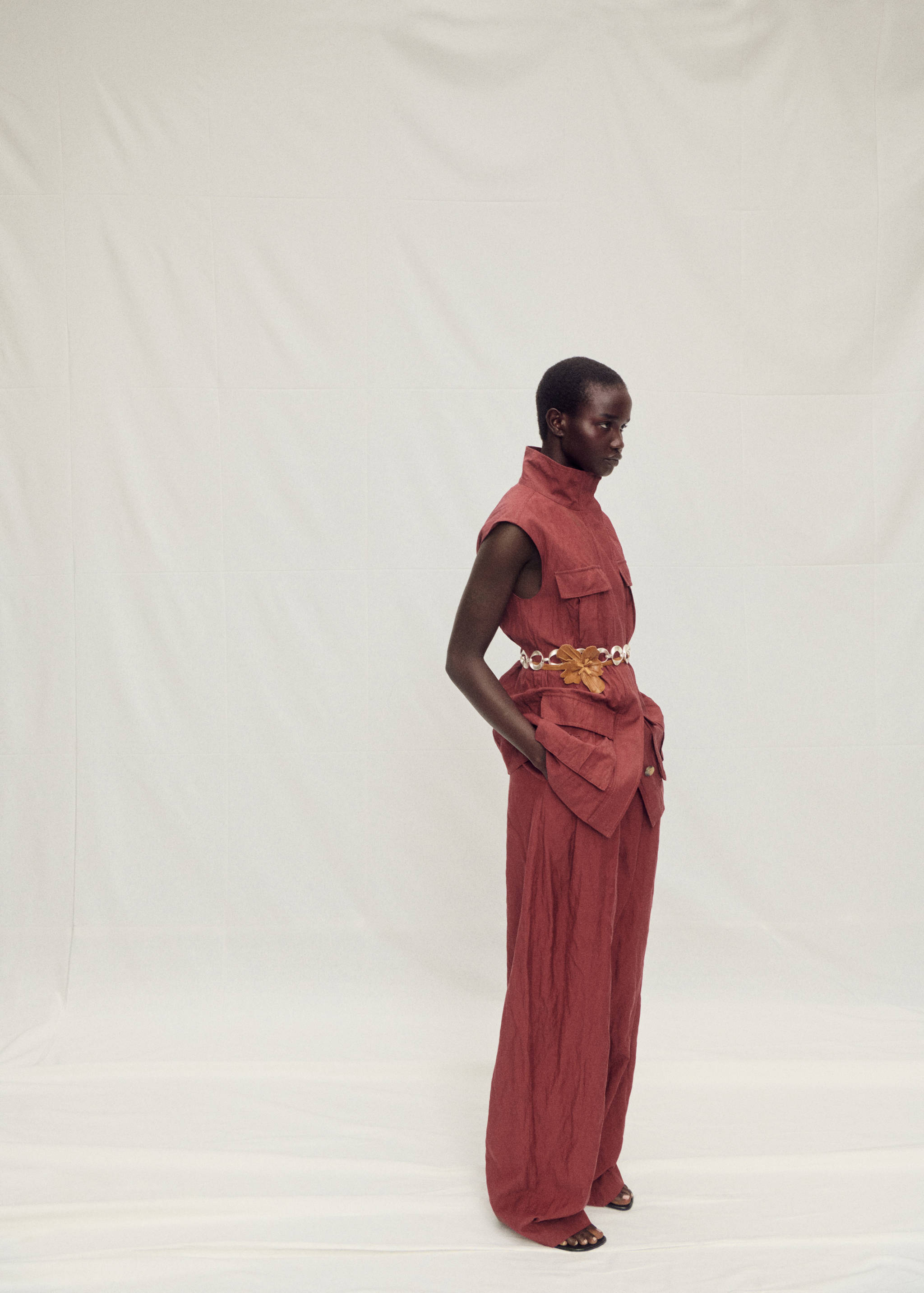 Creased-effect suit vest  with pockets - Details of the article 2