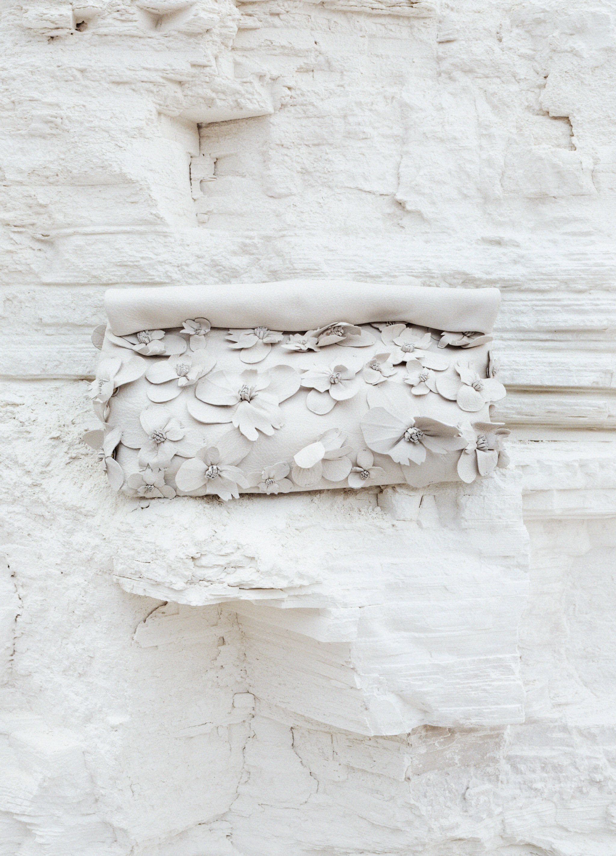 Leather handbag with flower detail - Details of the article 9