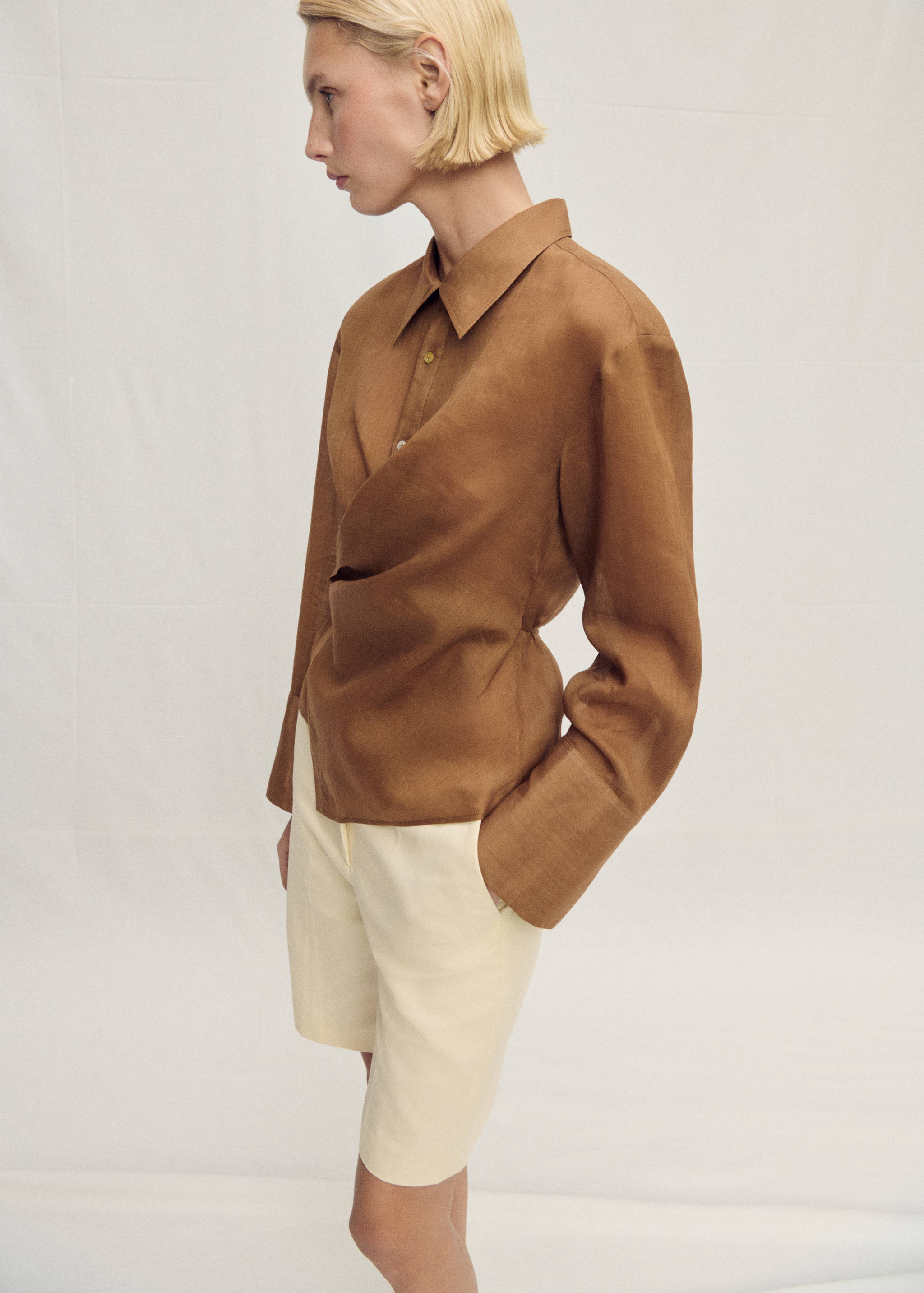 Πουκάμισο από ράμιο με ασύμμετρο κλείσιμο - Λεπτομέρεια του προϊόντος 1