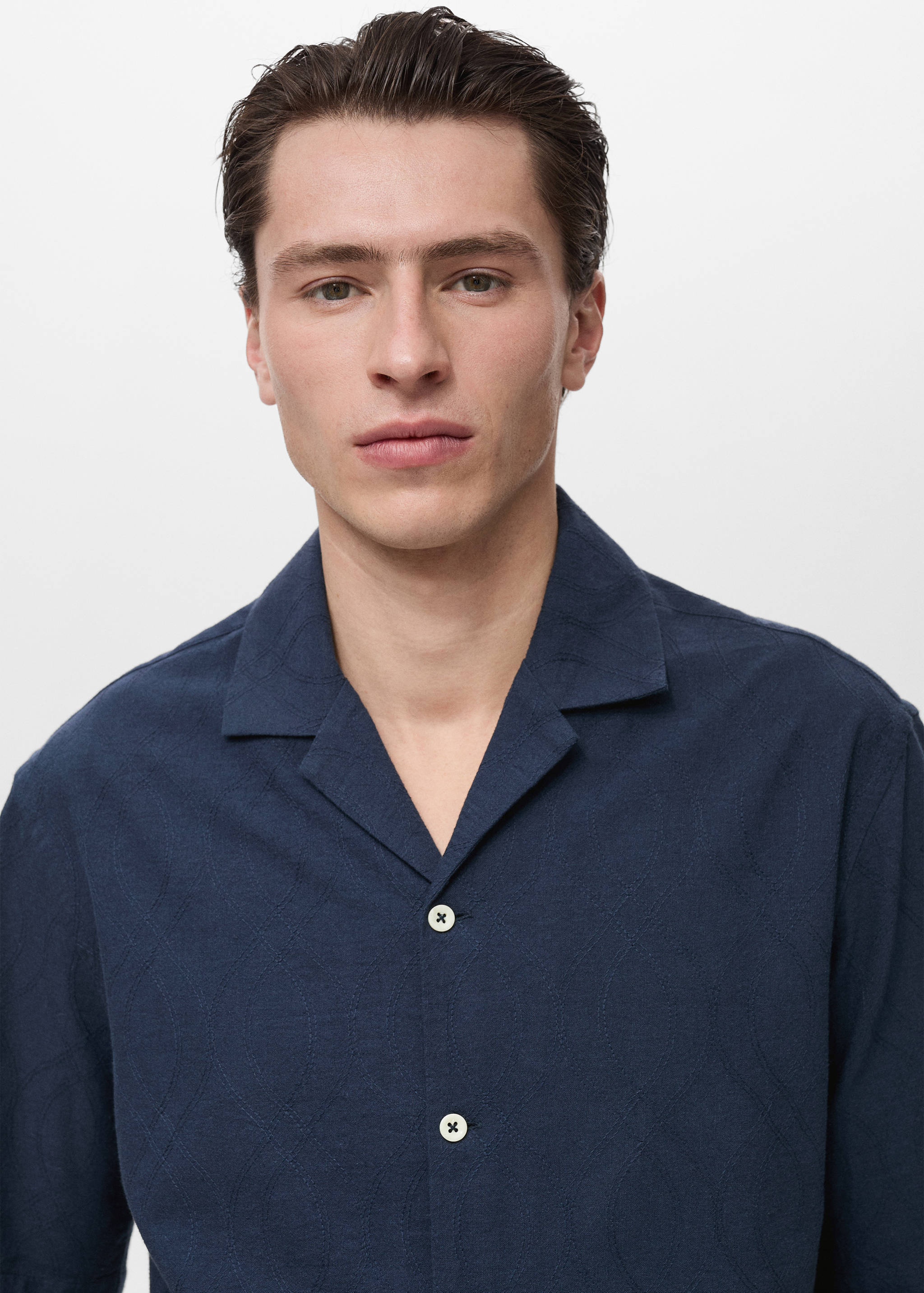 Shirt with embroidered bowling collar - Details of the article 1