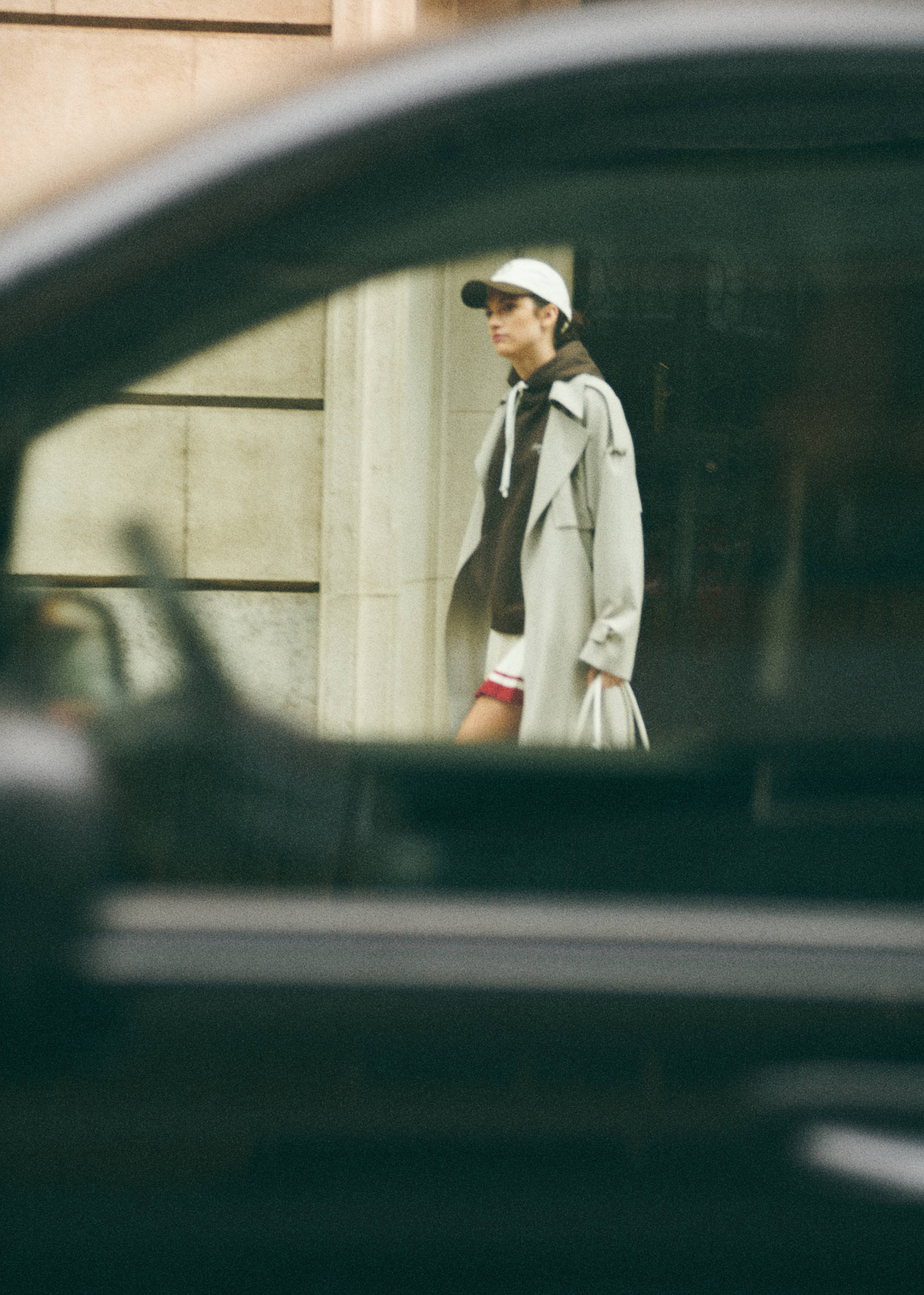 Толстовка с принтованной надписью и капюшоном - Деталь изделия 6