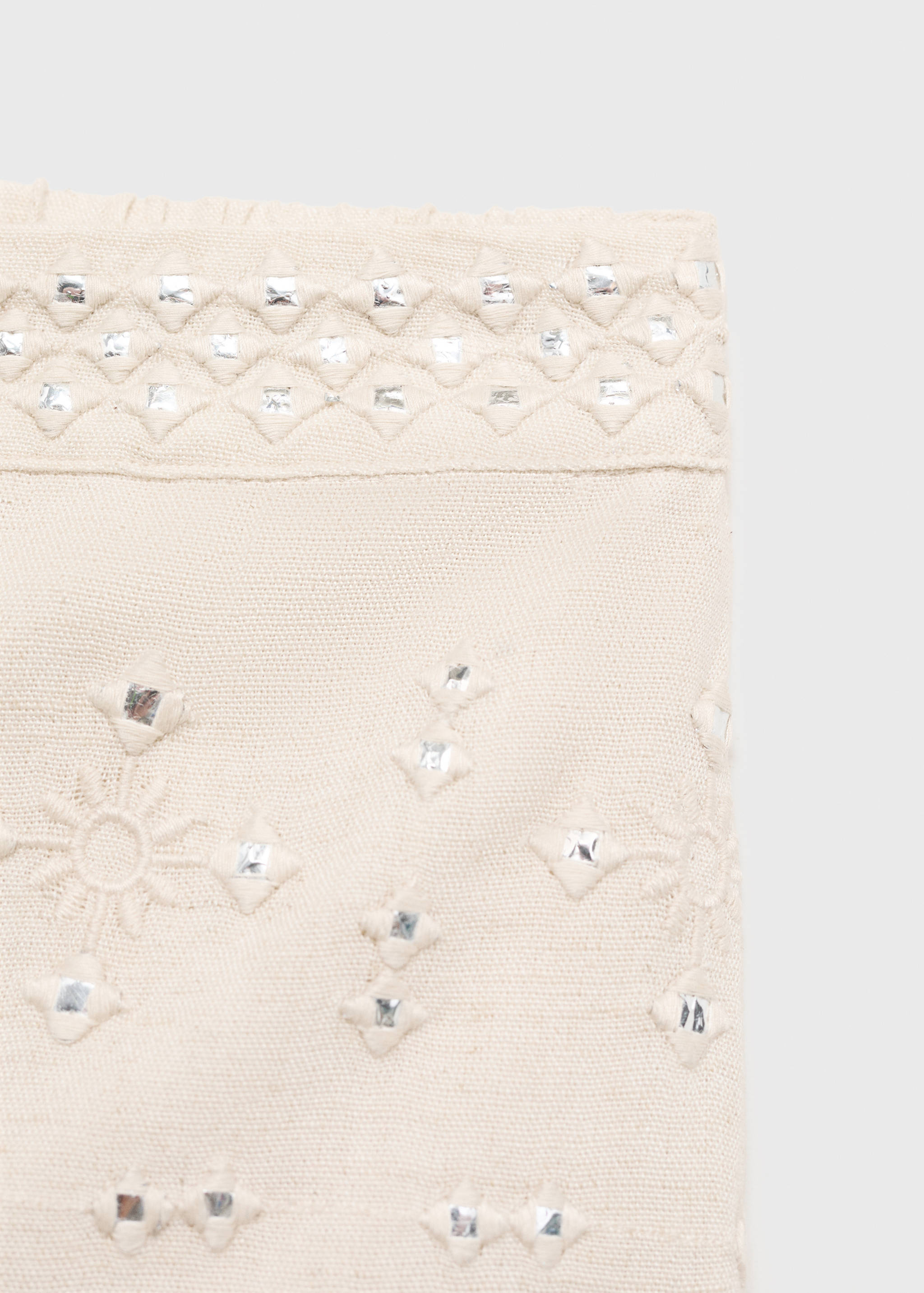 Calções com bordados e espelhos - Pormenor do artigo 0