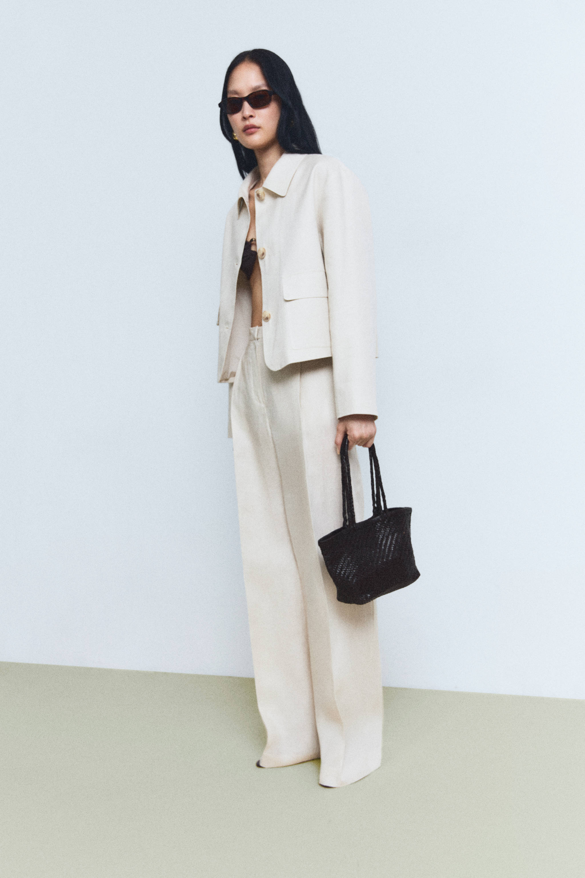 Mittelgroße Tasche aus geflochtenem Leder - Allgemeine Ansicht