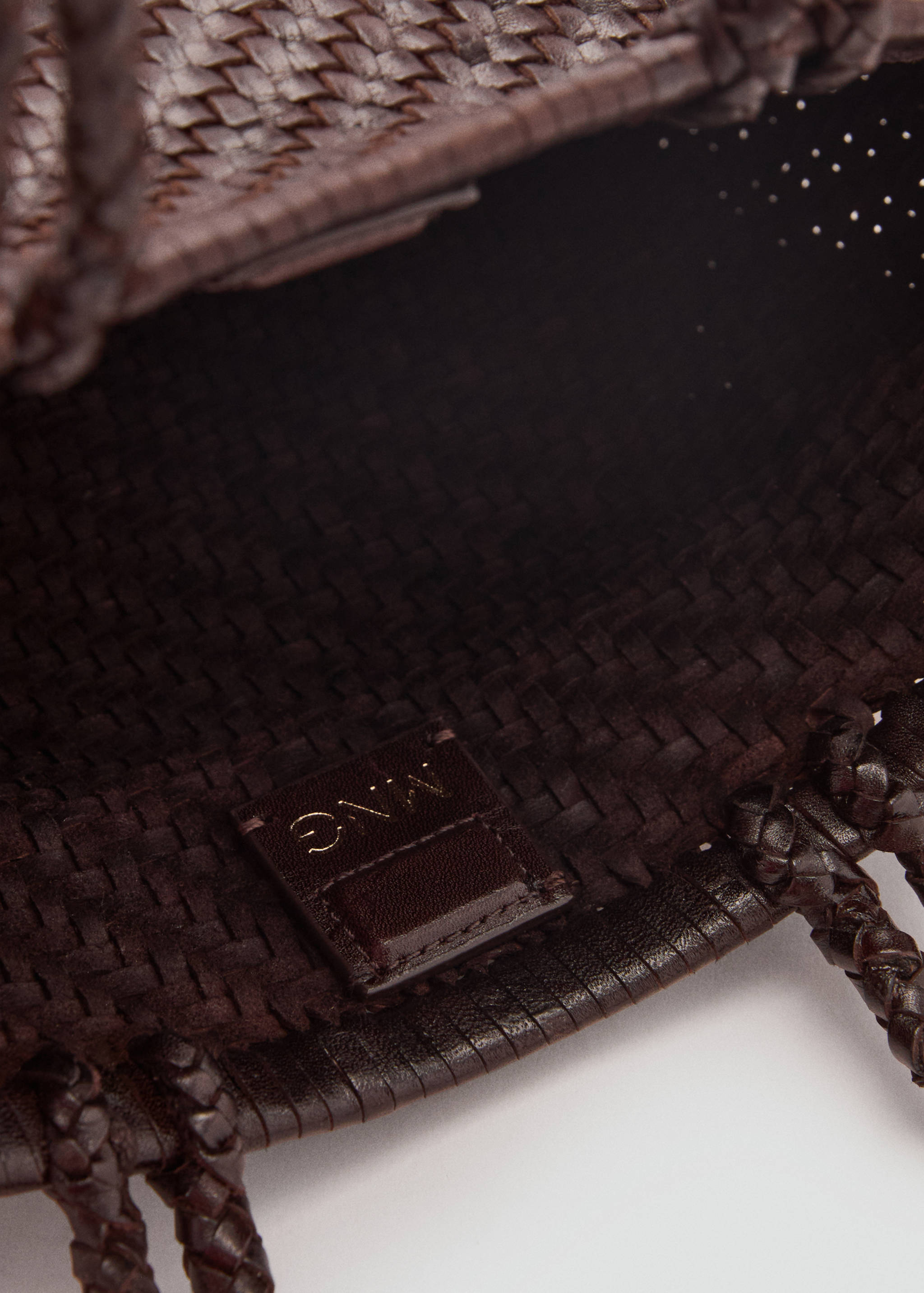 Mittelgroße Tasche aus geflochtenem Leder - Detail des Artikels 3