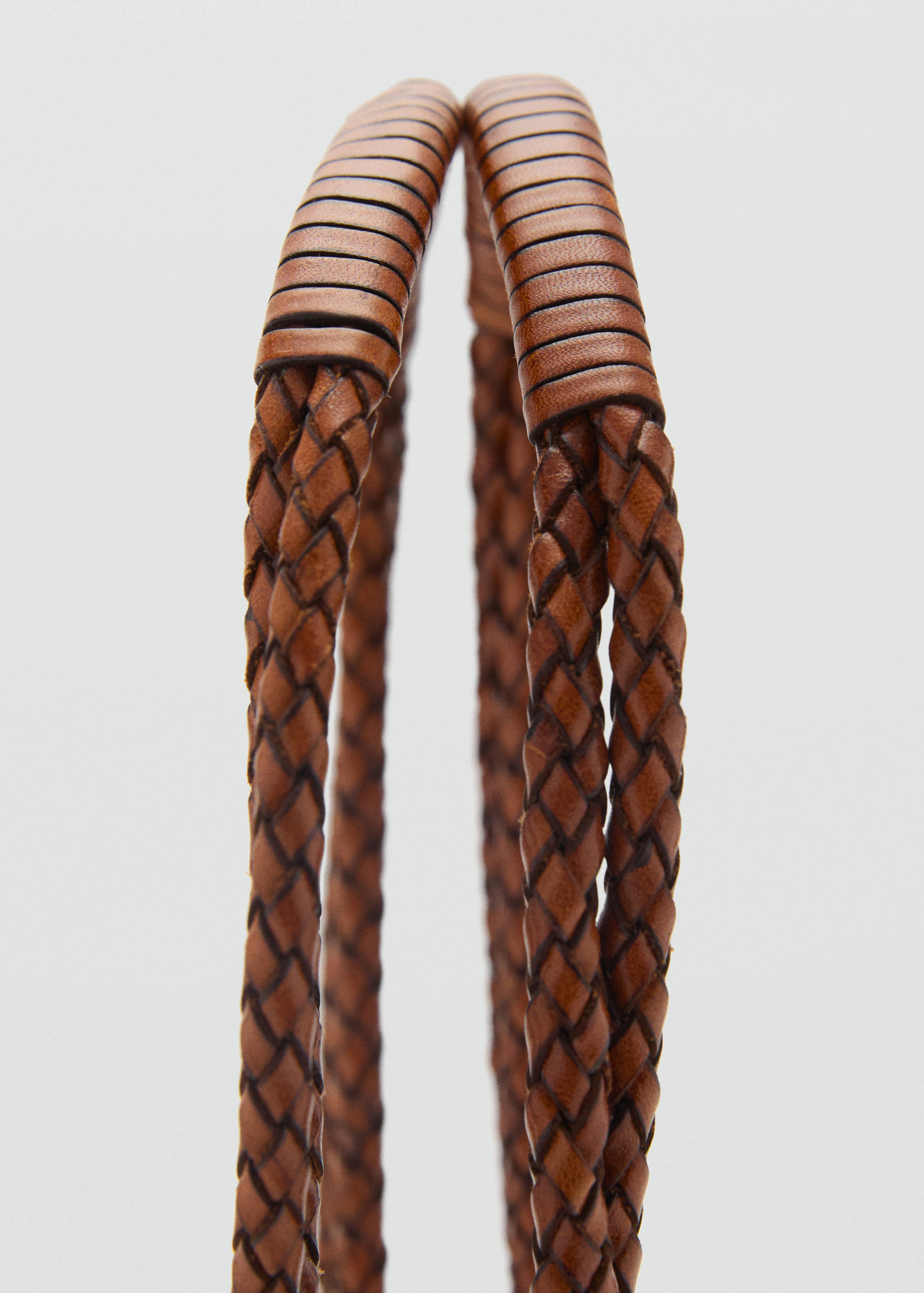 Carteira média de pele entrançada - Pormenor do artigo 1