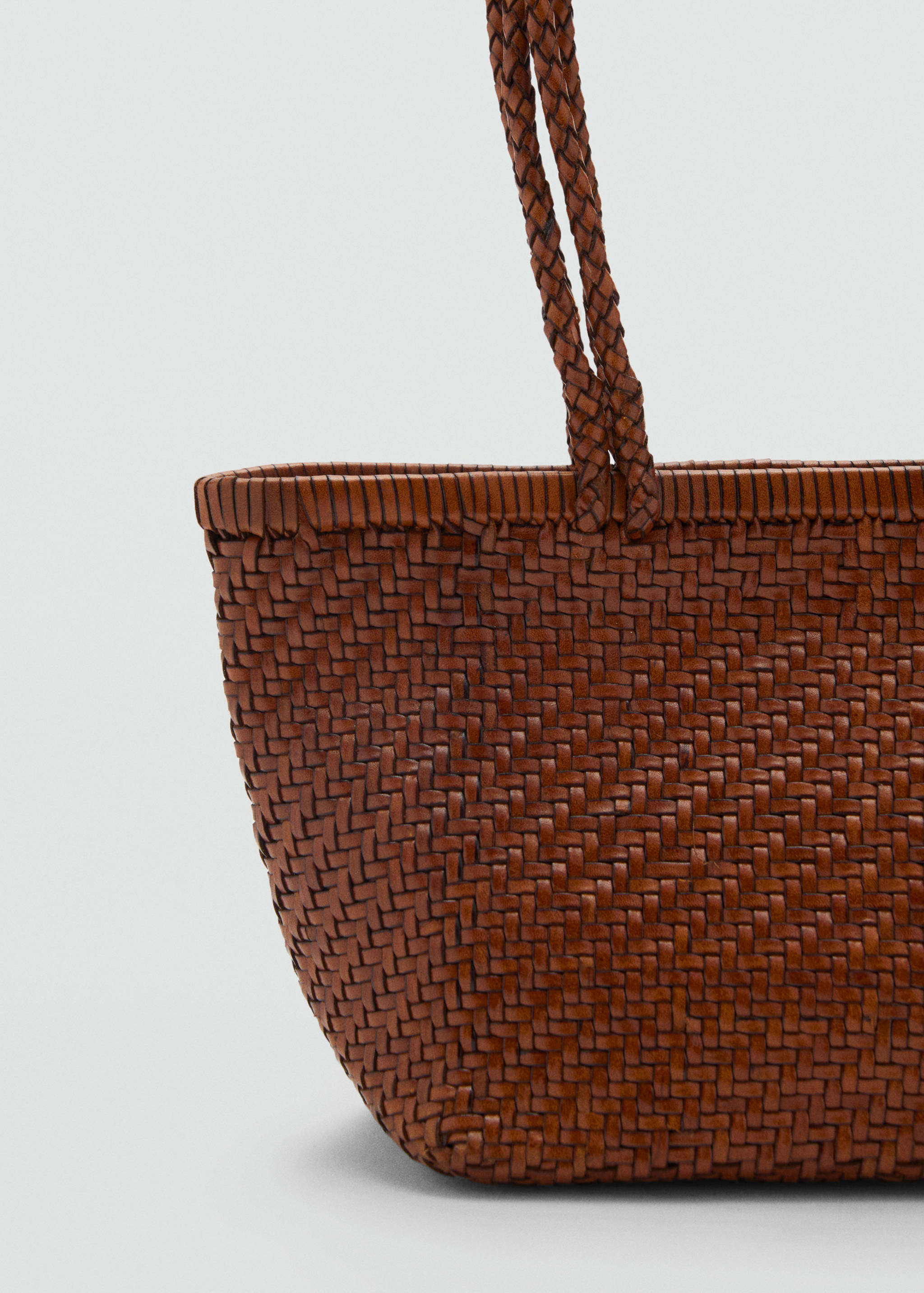 Carteira média de pele entrançada - Pormenor do artigo 2