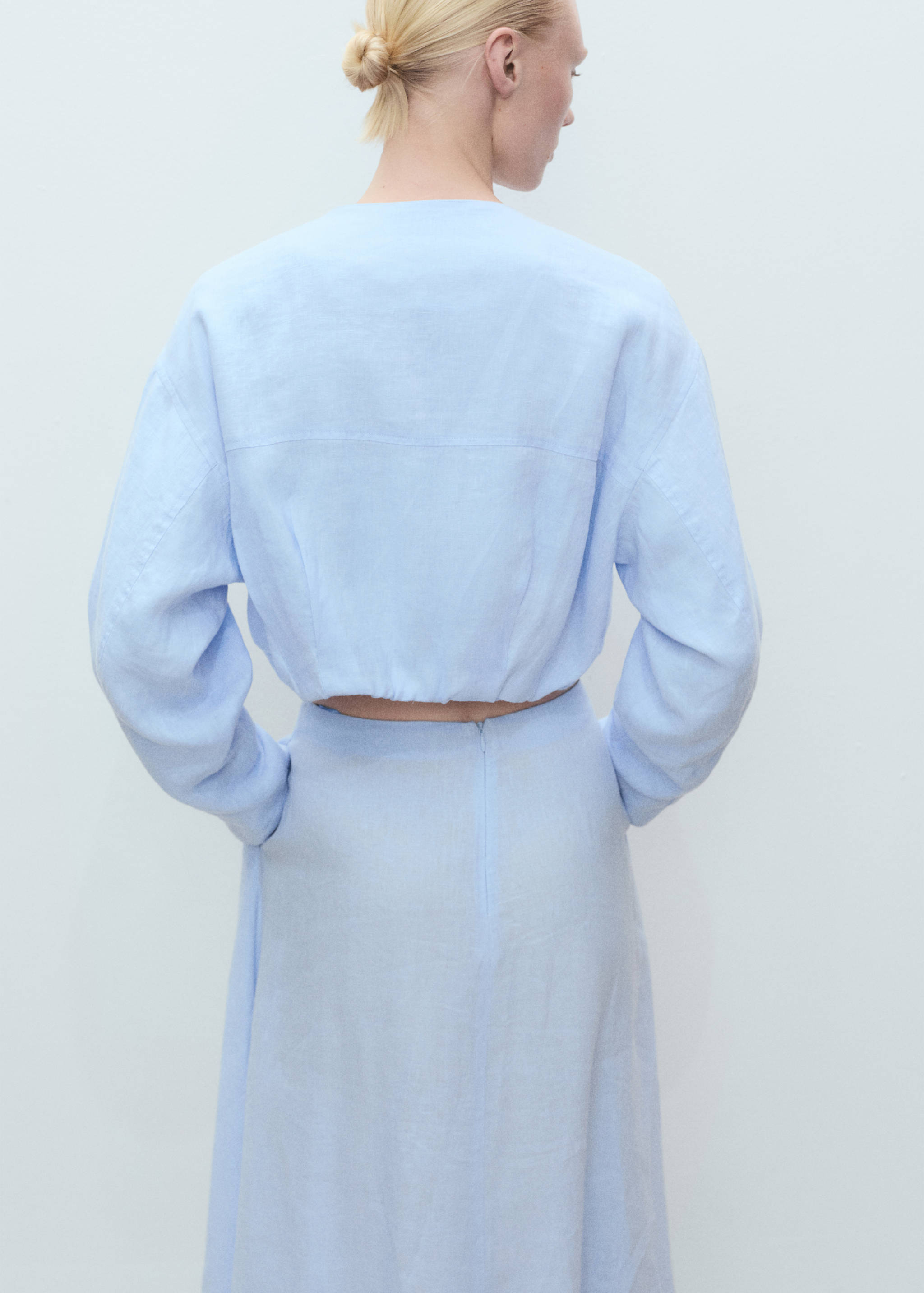 Cropped linen jacket with pockets - Reverse of the article