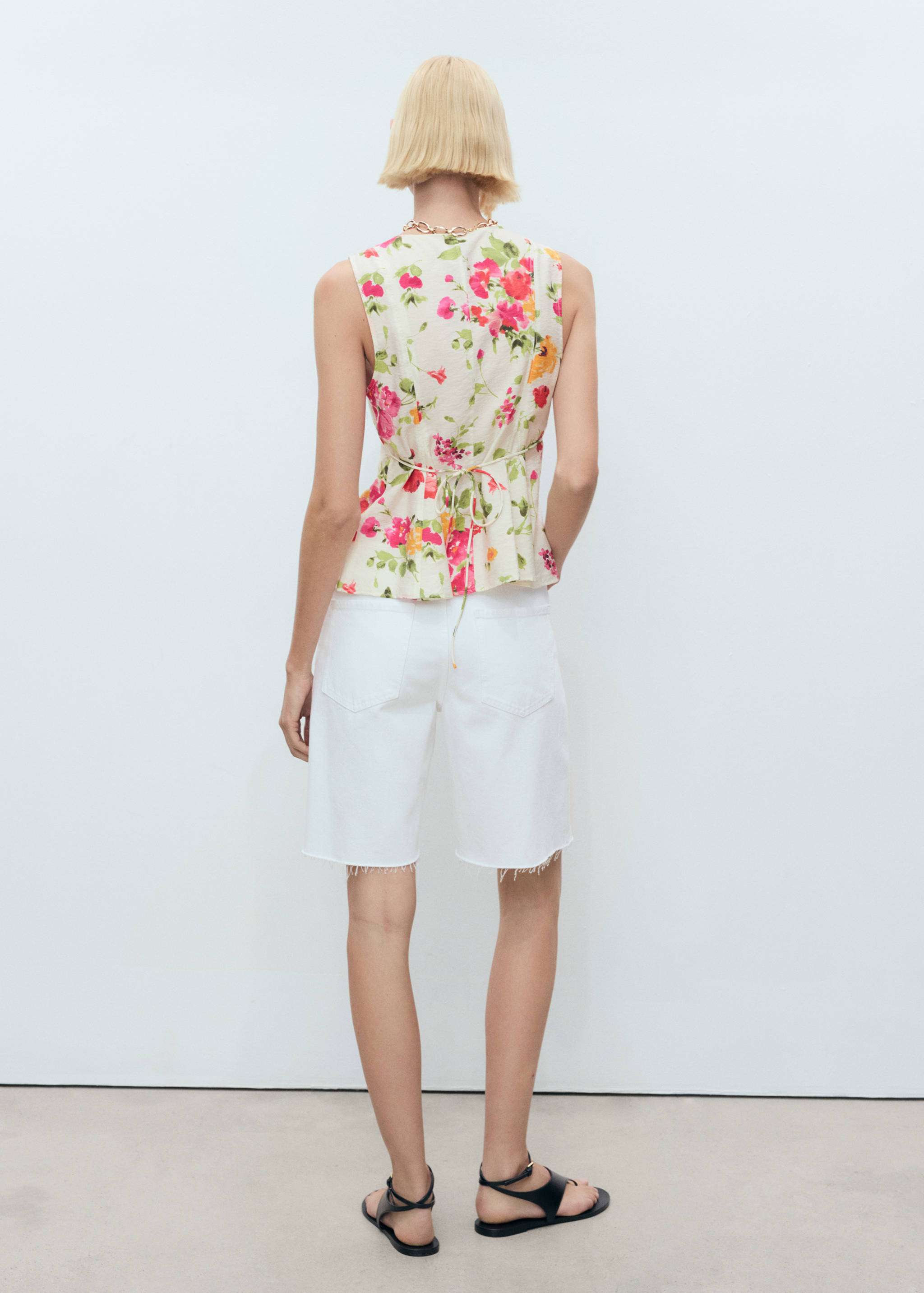 Floral button-down fitted blouse - Reverse of the article