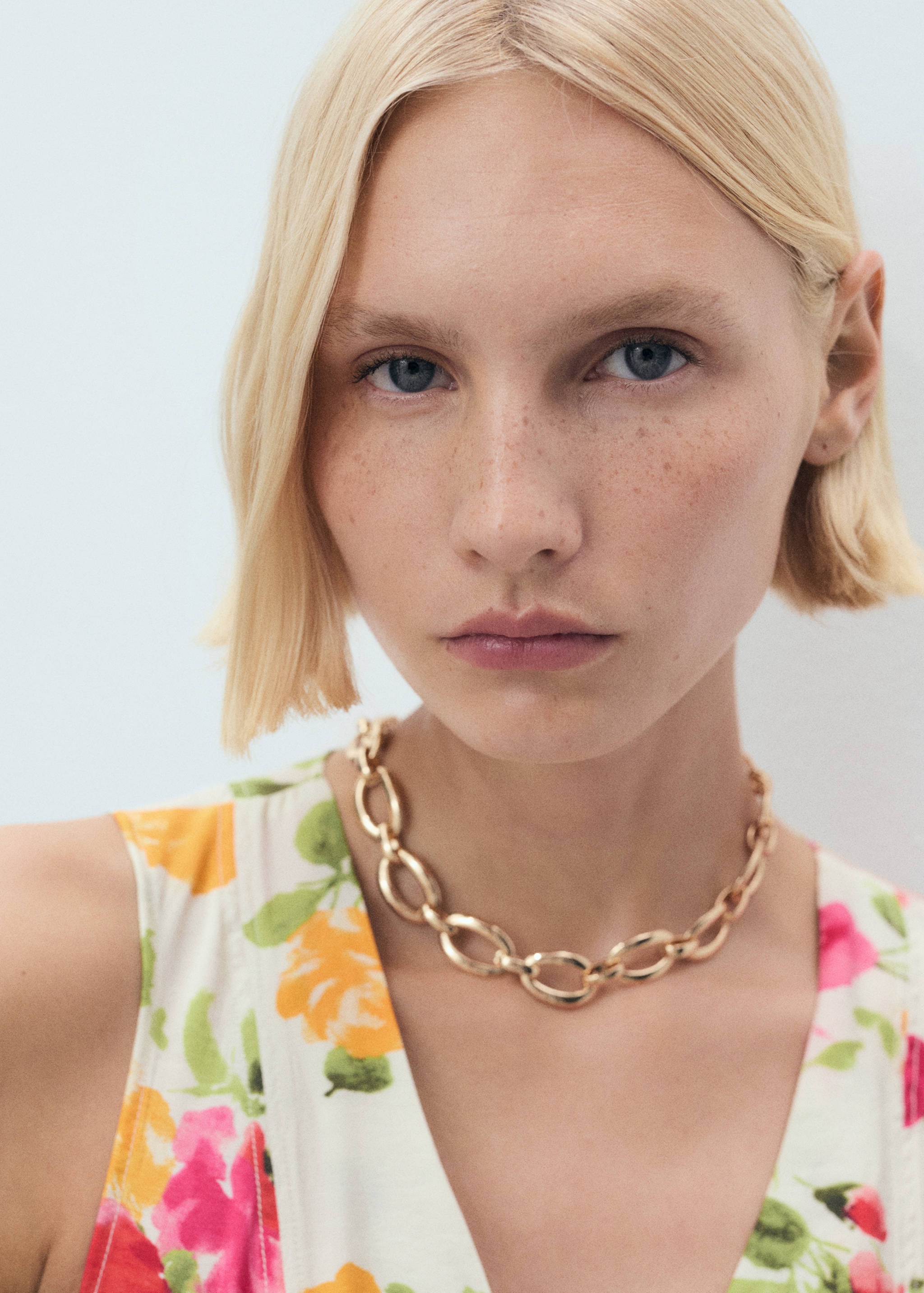 Floral button-down fitted blouse - Details of the article 1