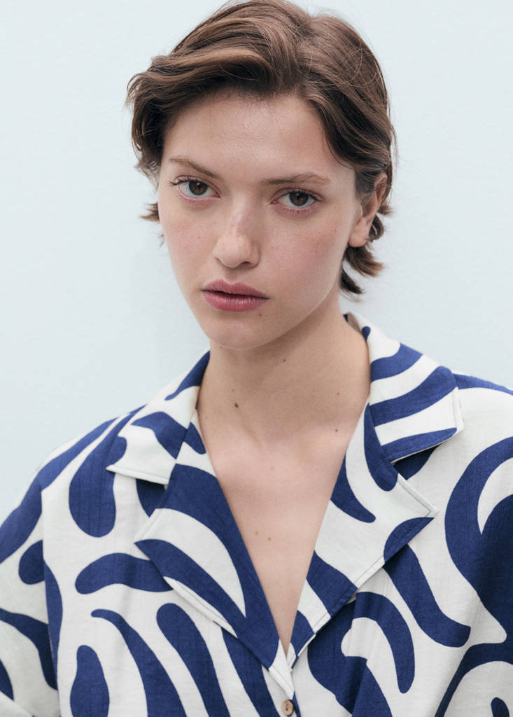 Printed crop shirt with knot detail — Off White