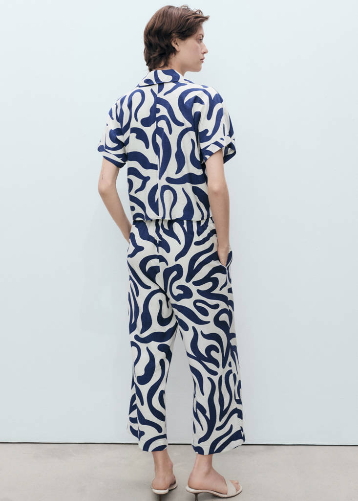 Printed crop shirt with knot detail — Off White