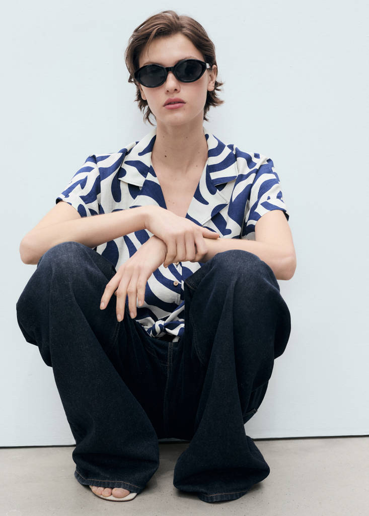 Printed crop shirt with knot detail — Off White