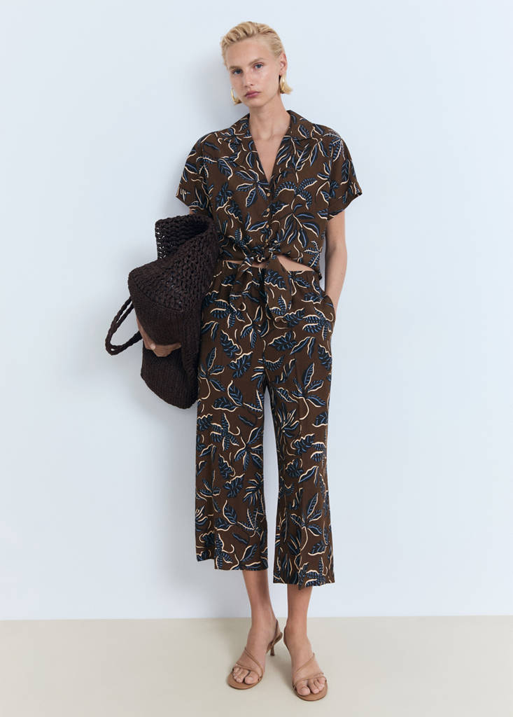 Printed crop shirt with knot detail — Brown