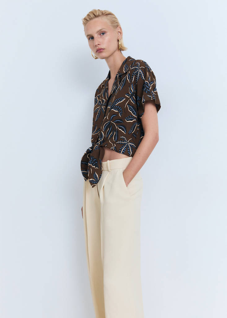 Printed crop shirt with knot detail — Brown