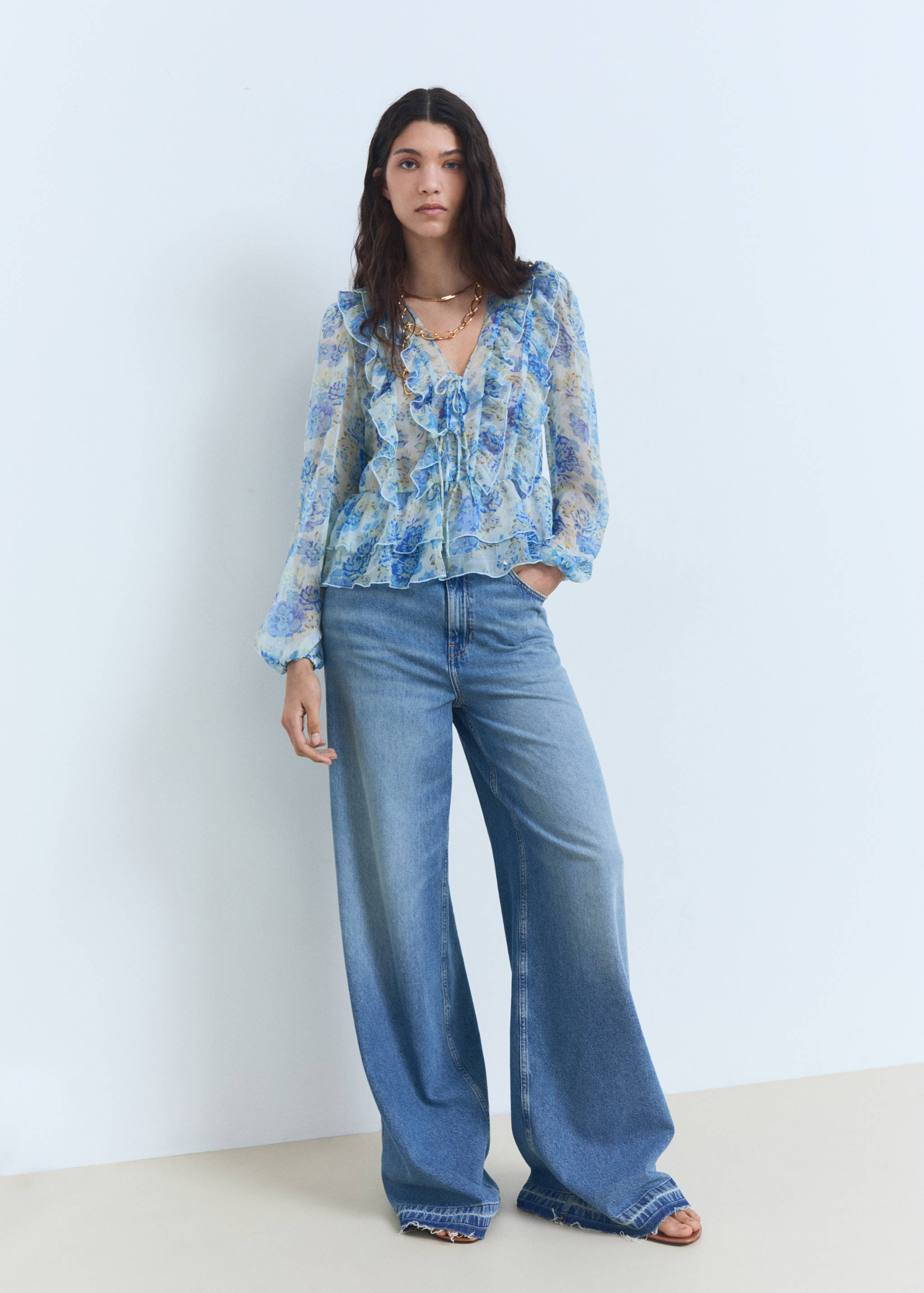 Floral ruffled blouse - General plane