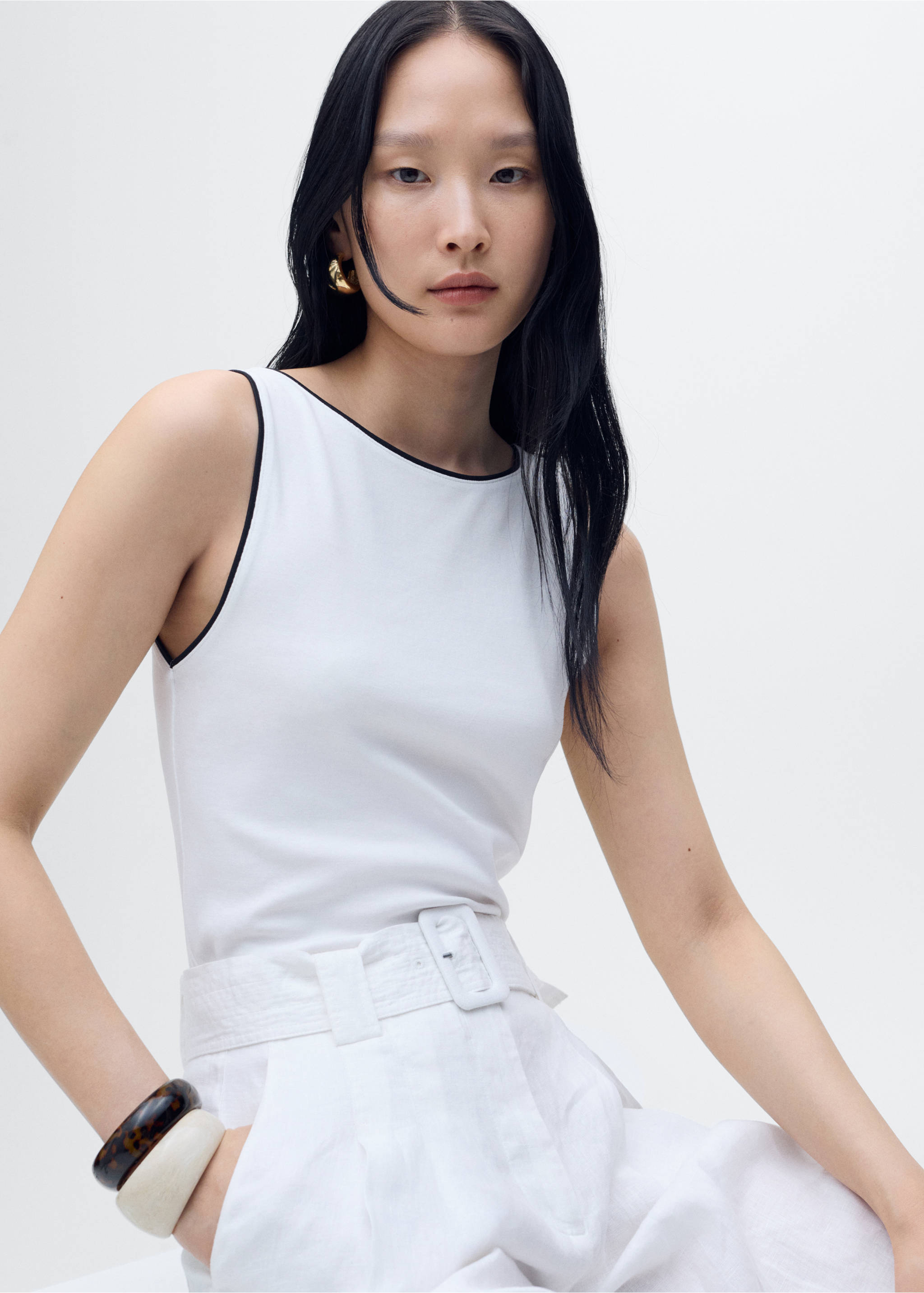 Cotton top with contrasting trim - Medium plane, White. Ref: 87049213-00.
