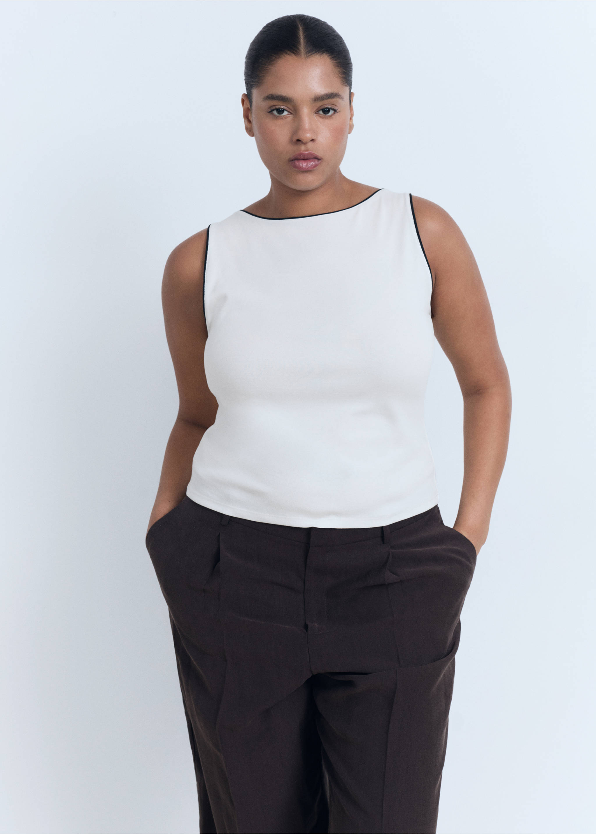 Cotton top with contrasting trim - Details of the article 5, White. Ref: 87049213-00.