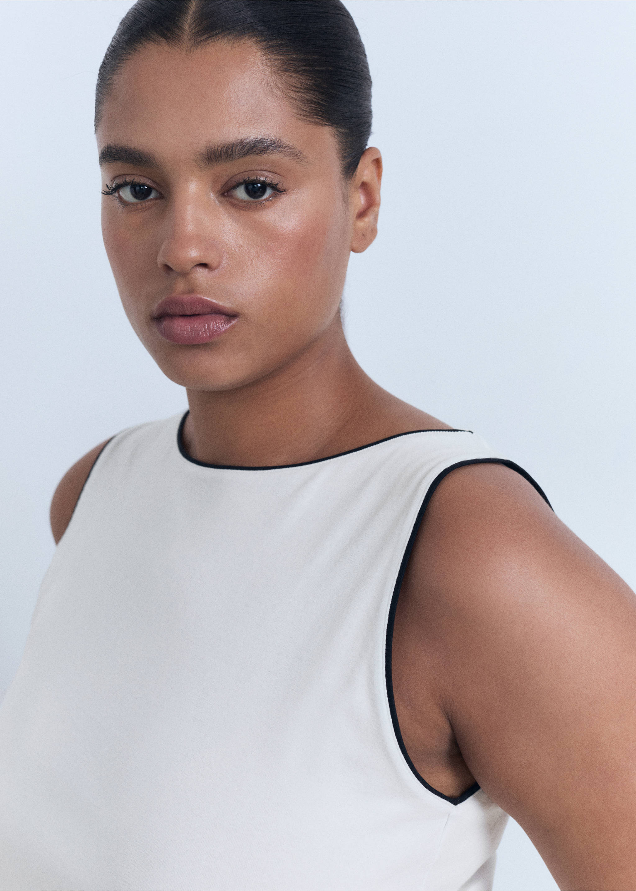 Cotton top with contrasting trim - Details of the article 4, White. Ref: 87049213-00.