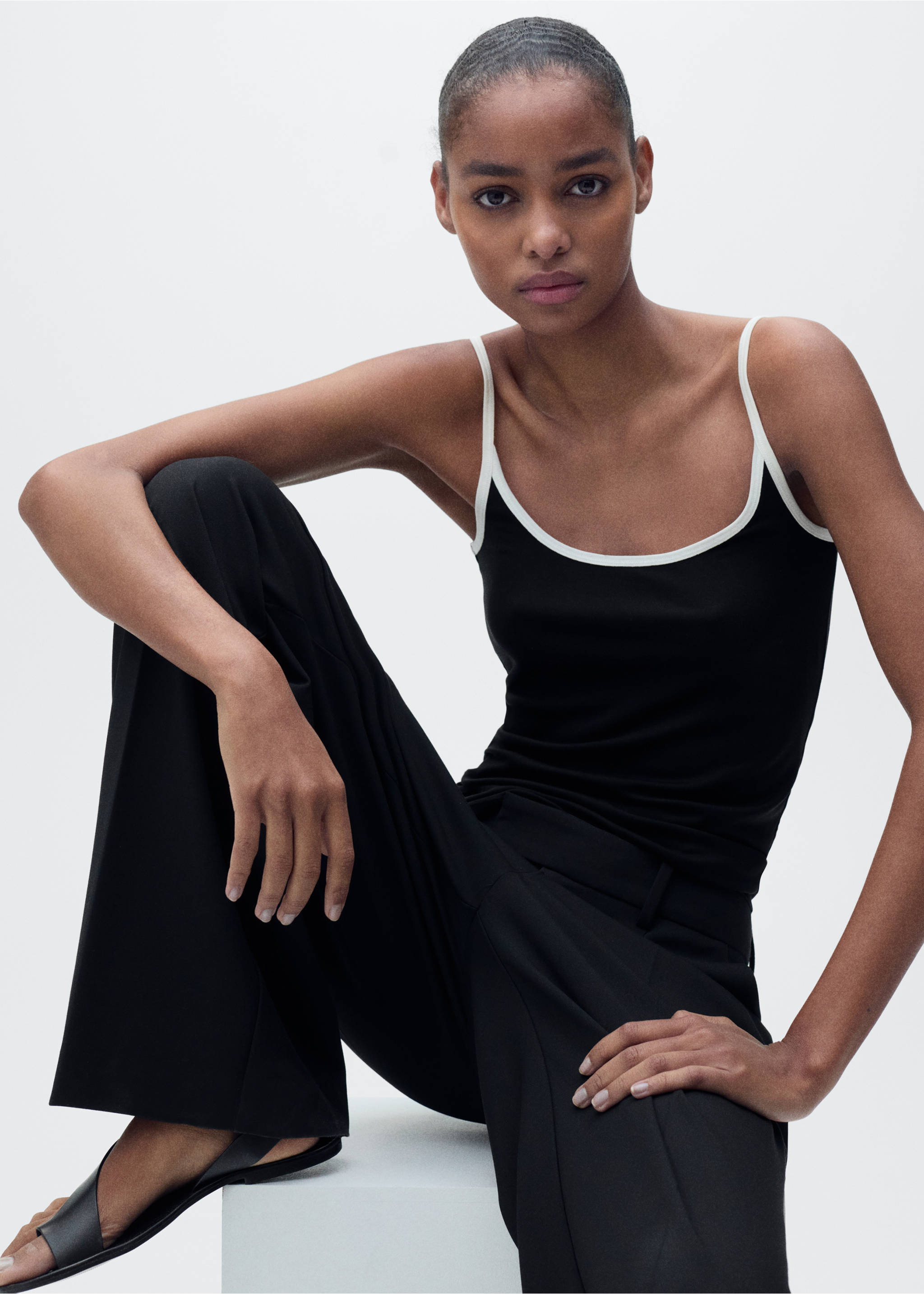 Lyocell top with contrasting trim - Details of the article 2, Black. Ref: 87049214-00.