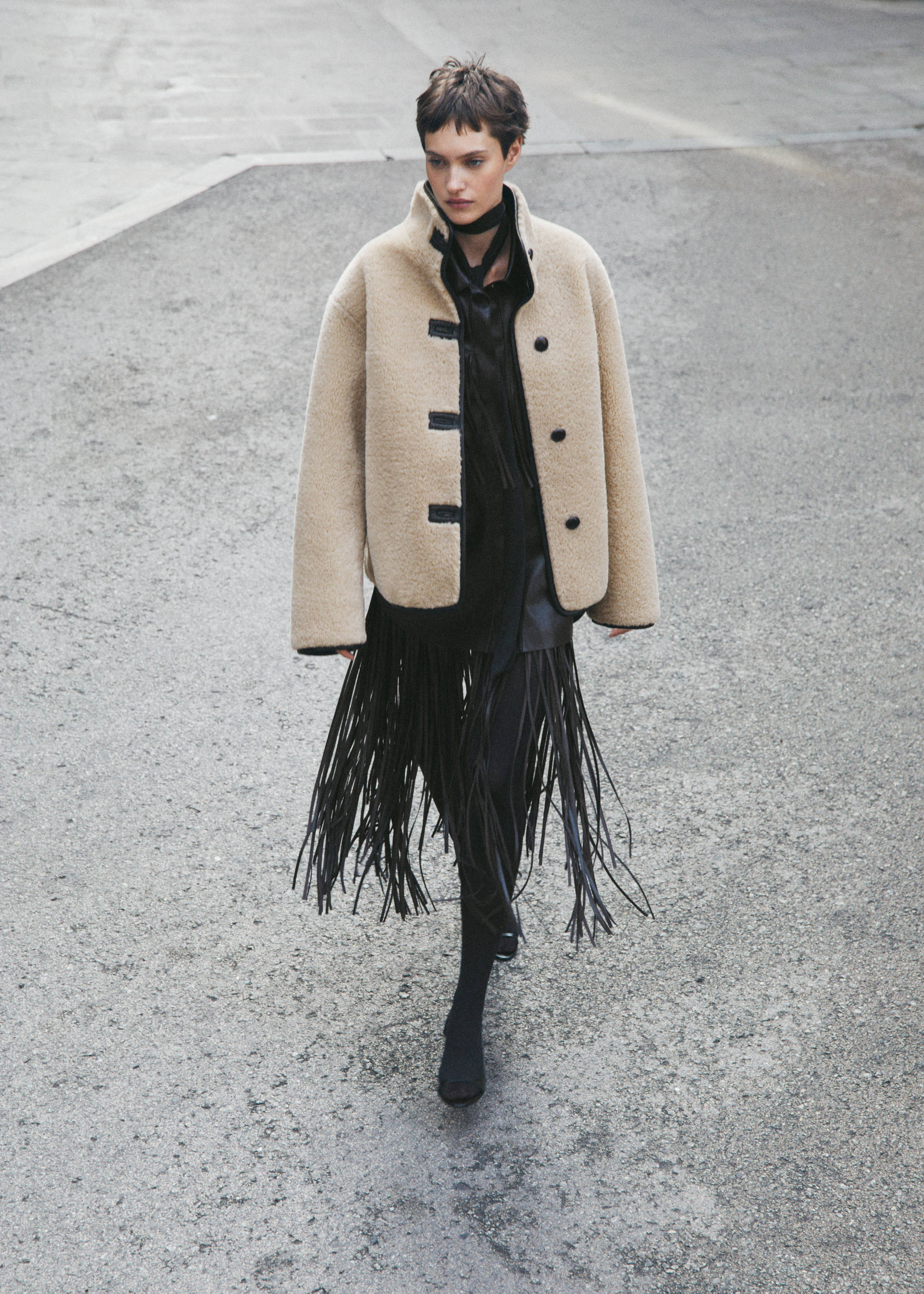 Коротке пальто з хутряним ефектом - Детальніше про товар 6