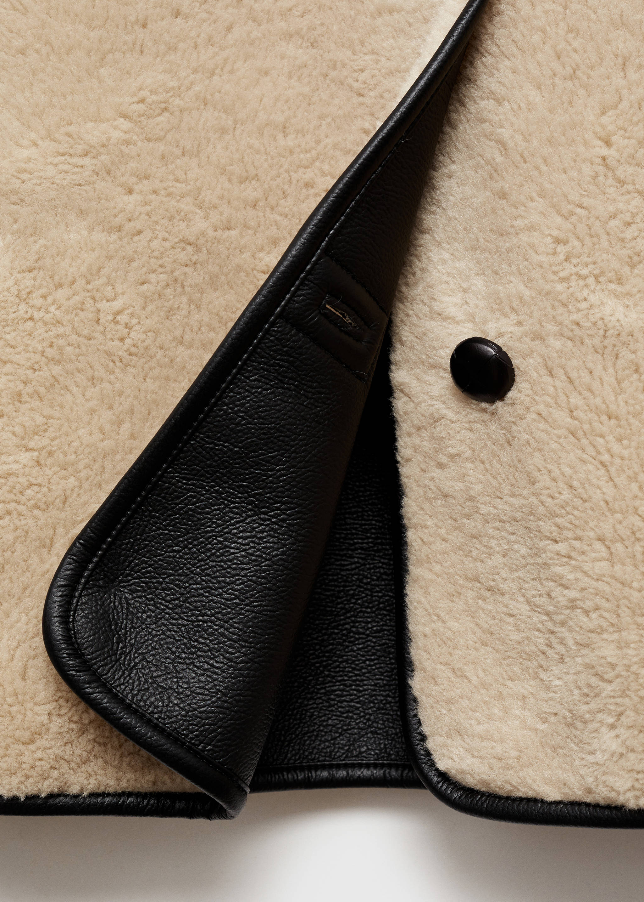 Коротке пальто з хутряним ефектом - Детальніше про товар 0