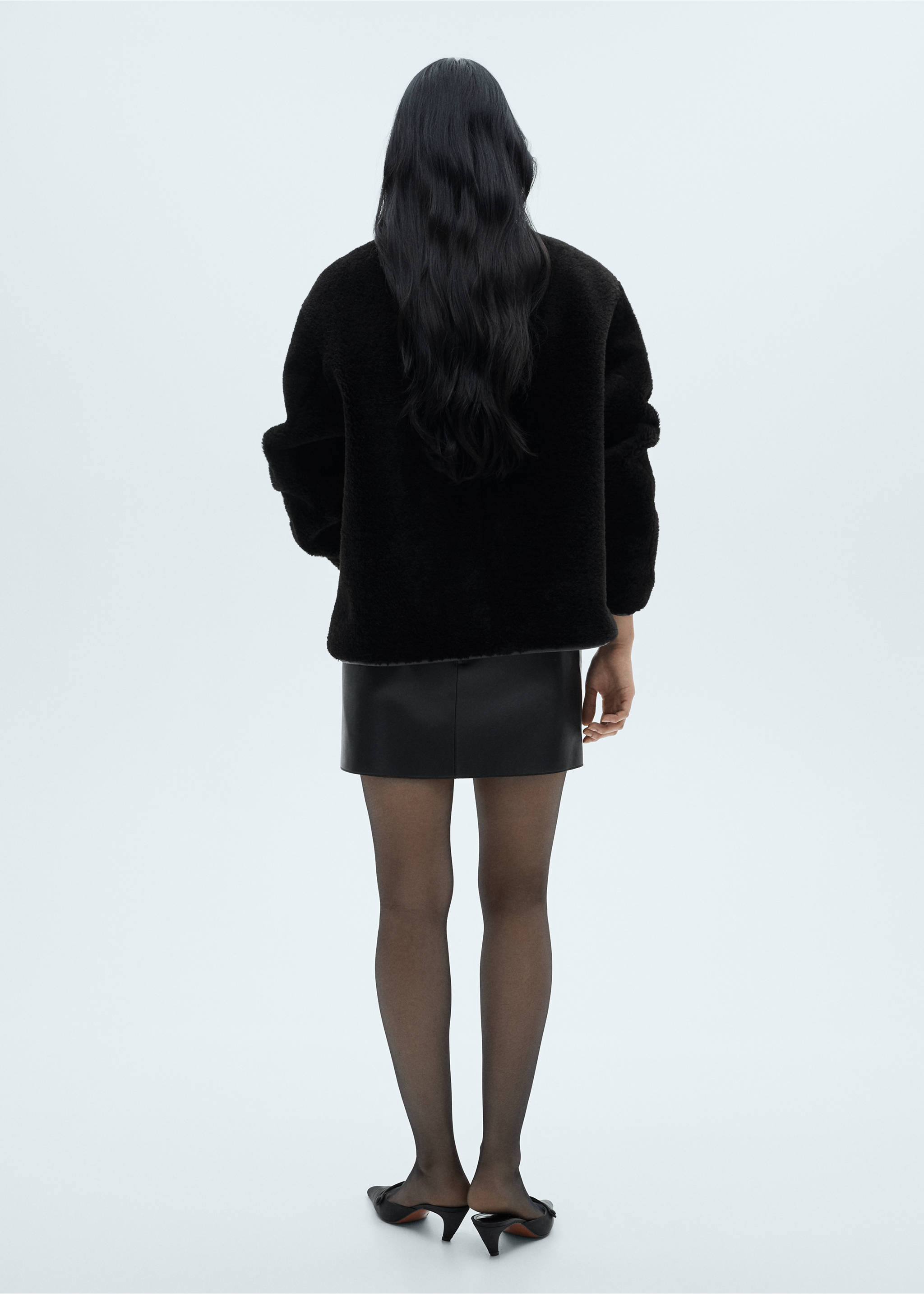 Abrigo corto efecto pelo - Reverso del artículo, Negro. Ref: 87050232-00.