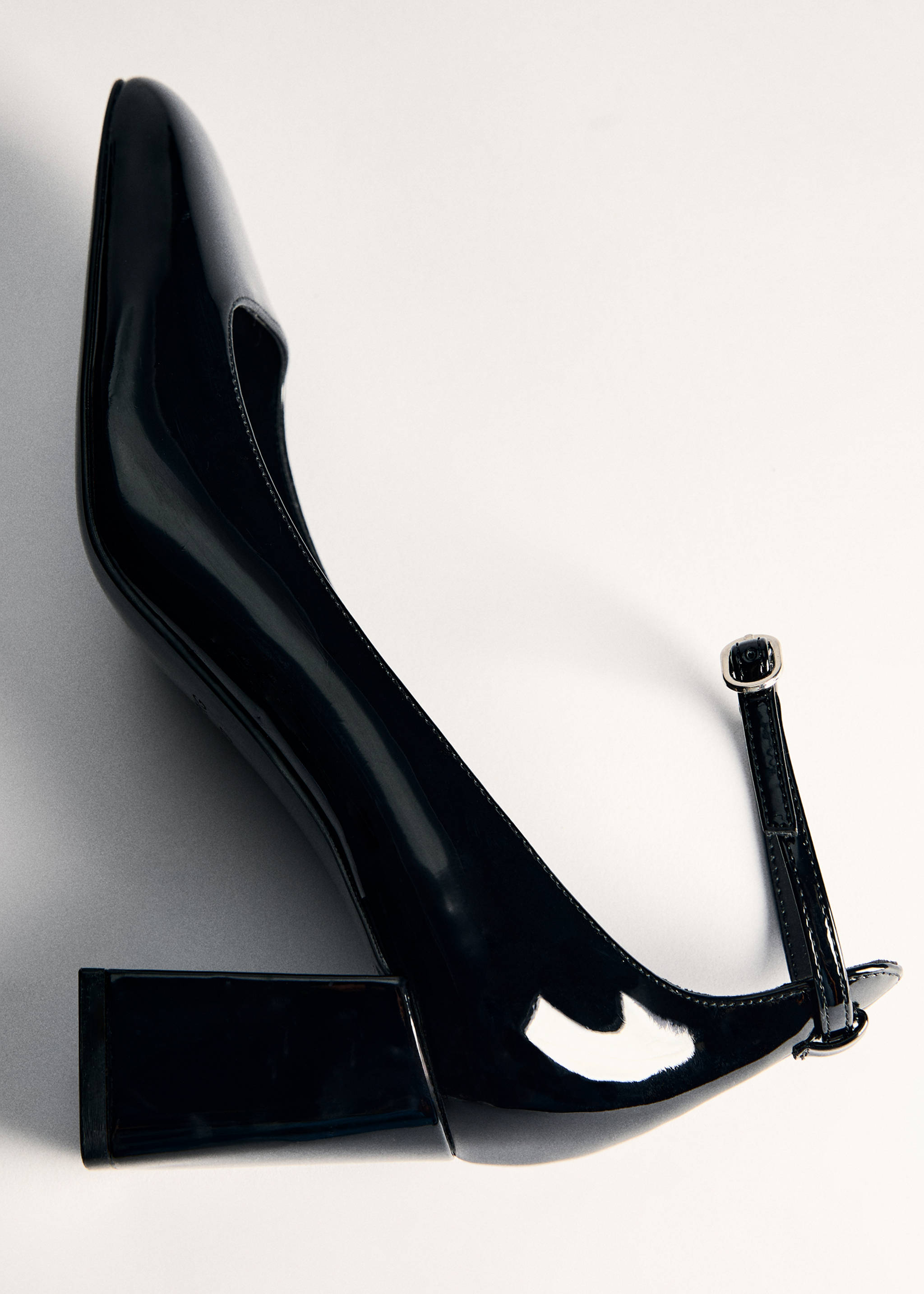 Patent-effect stiletto-heel shoes - Details of the article 5