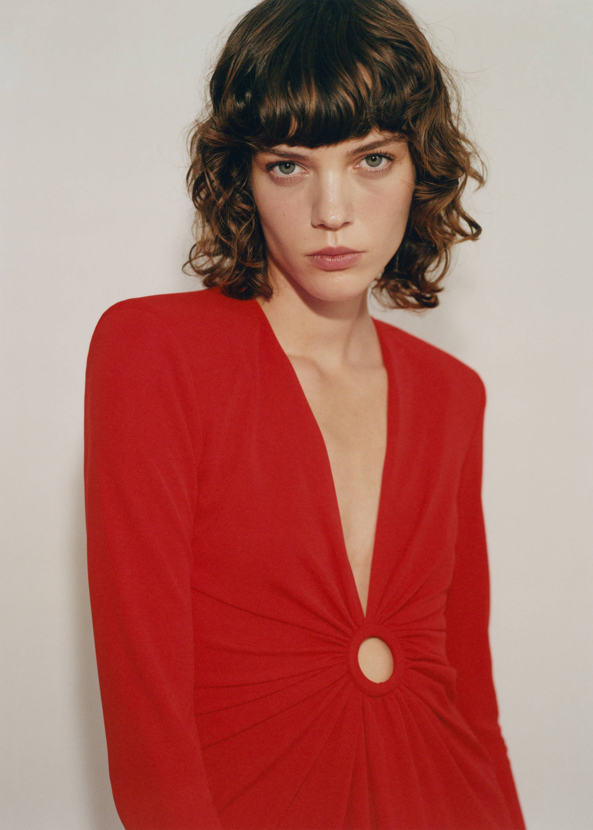 Klänning ring rynkning öppning - Bild av mittparti