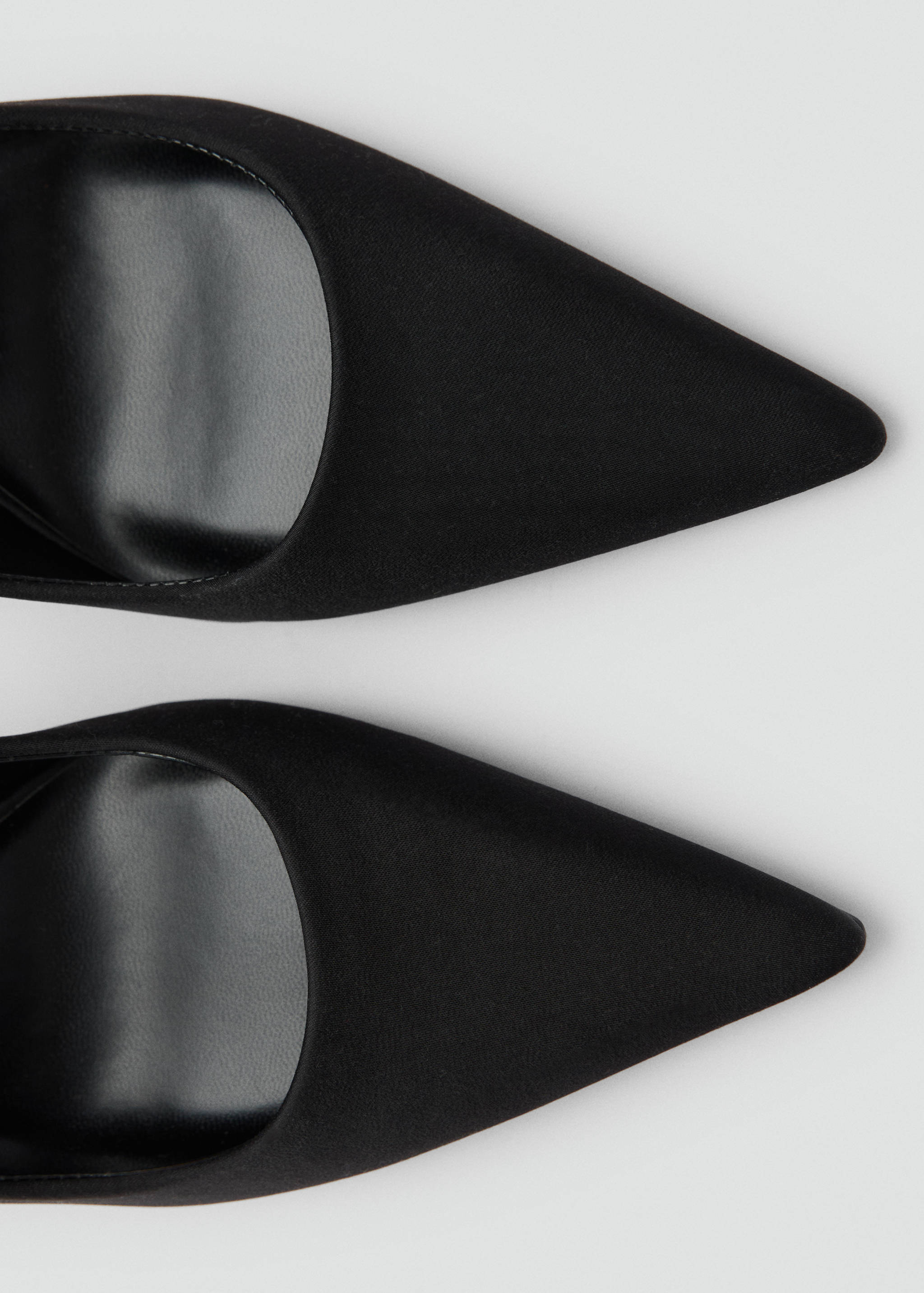 Heeled shoes with rhinestone bracelet - Details of the article 2