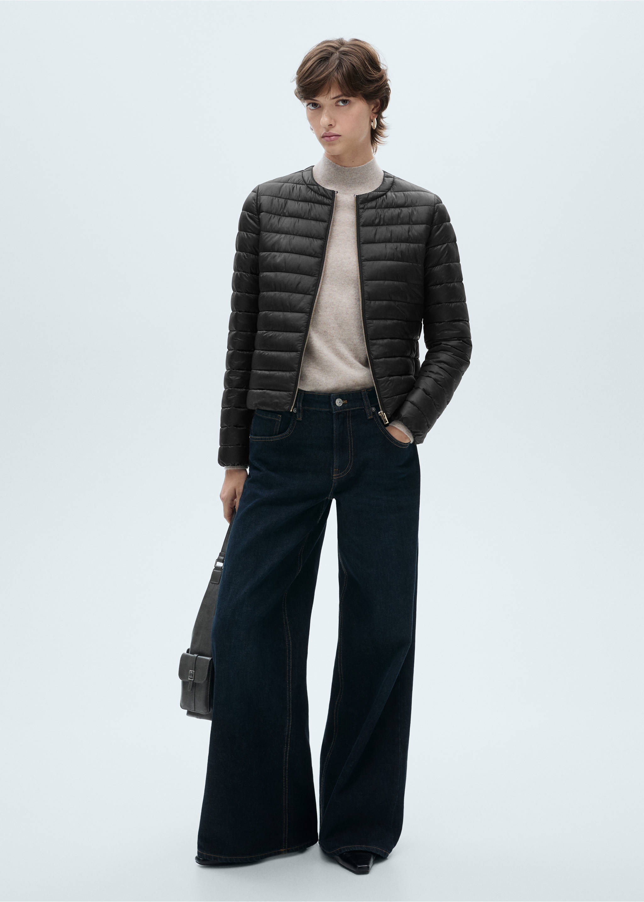 Short padded anorak with pockets - General plane, Black. Ref: 87050349-00.