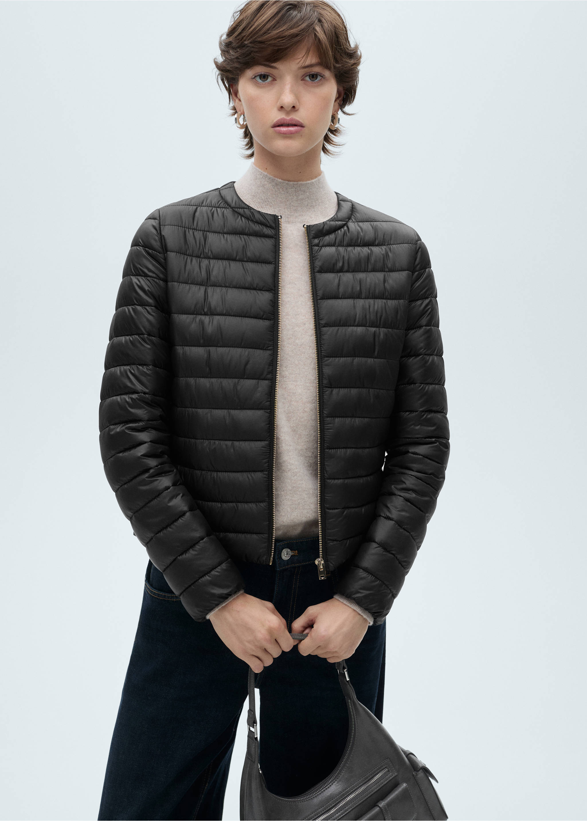 Short padded anorak with pockets - Medium plane, Black. Ref: 87050349-00.