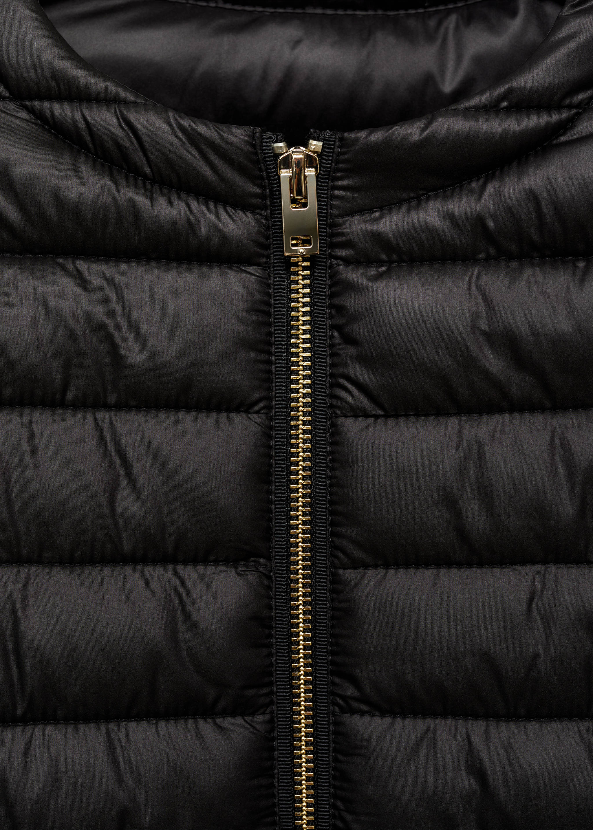 Short padded anorak with pockets - Details of the article 8, Black. Ref: 87050349-00.