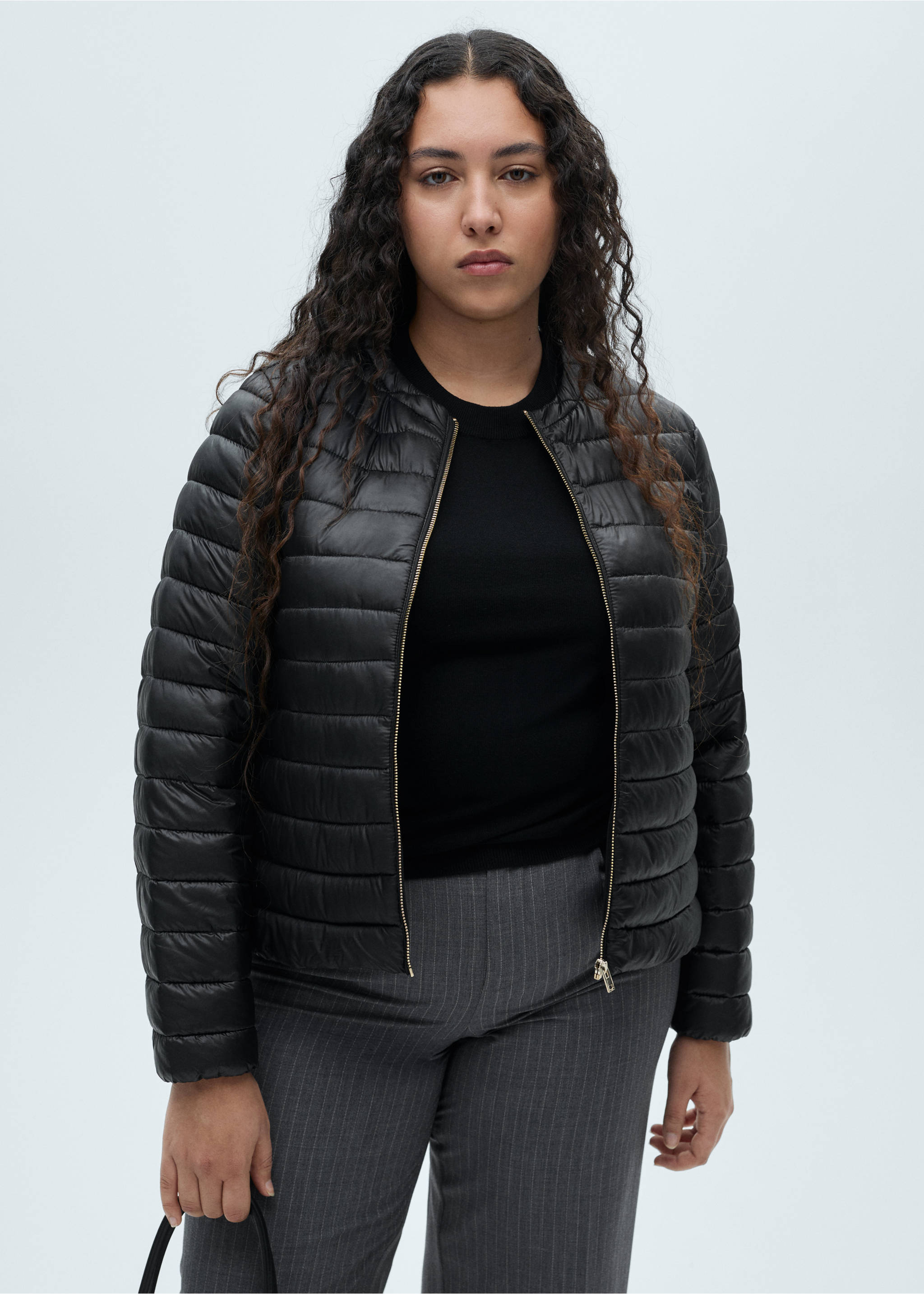 Short padded anorak with pockets - Details of the article 5, Black. Ref: 87050349-00.