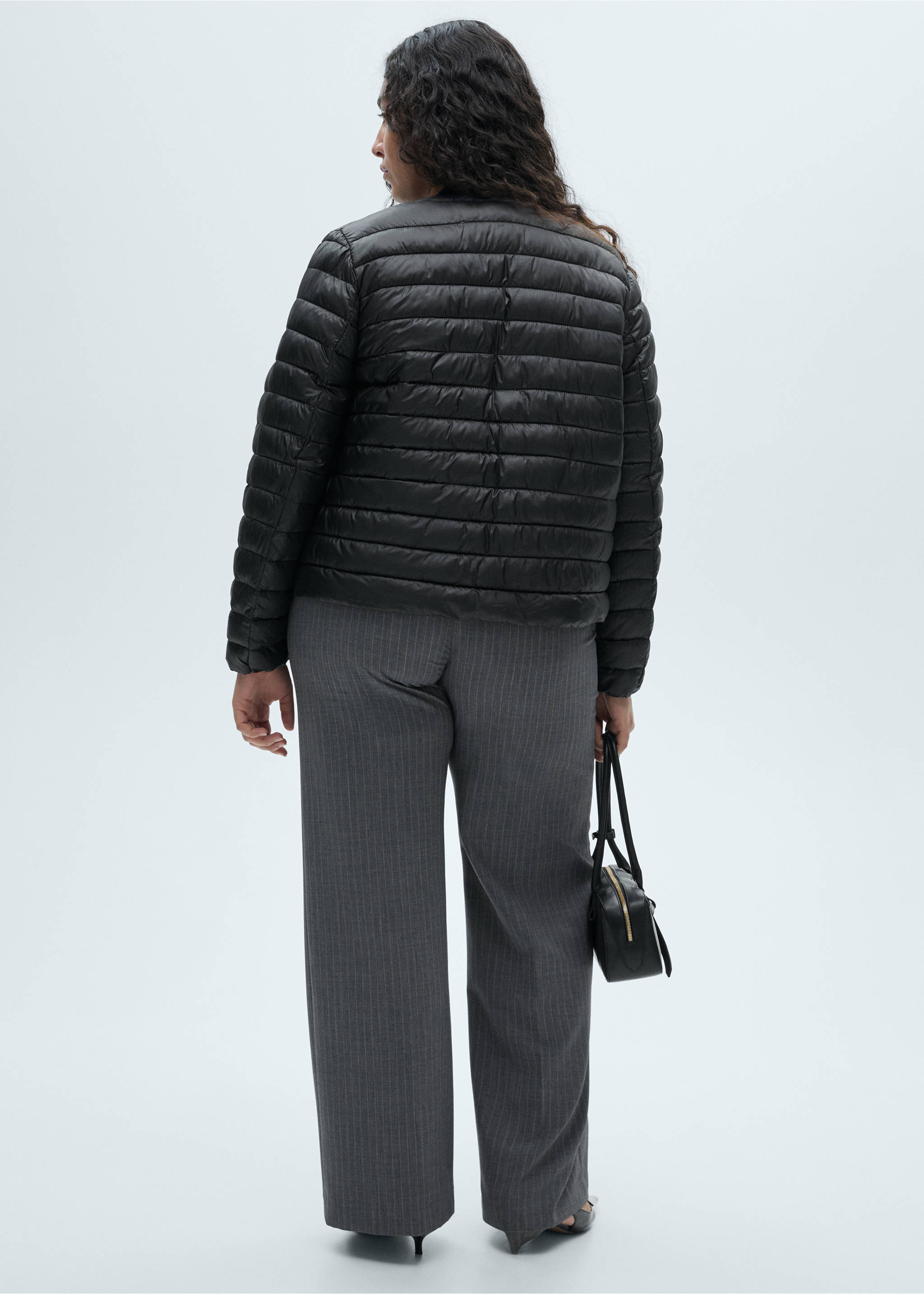 Short padded anorak with pockets - Details of the article 4, Black. Ref: 87050349-00.