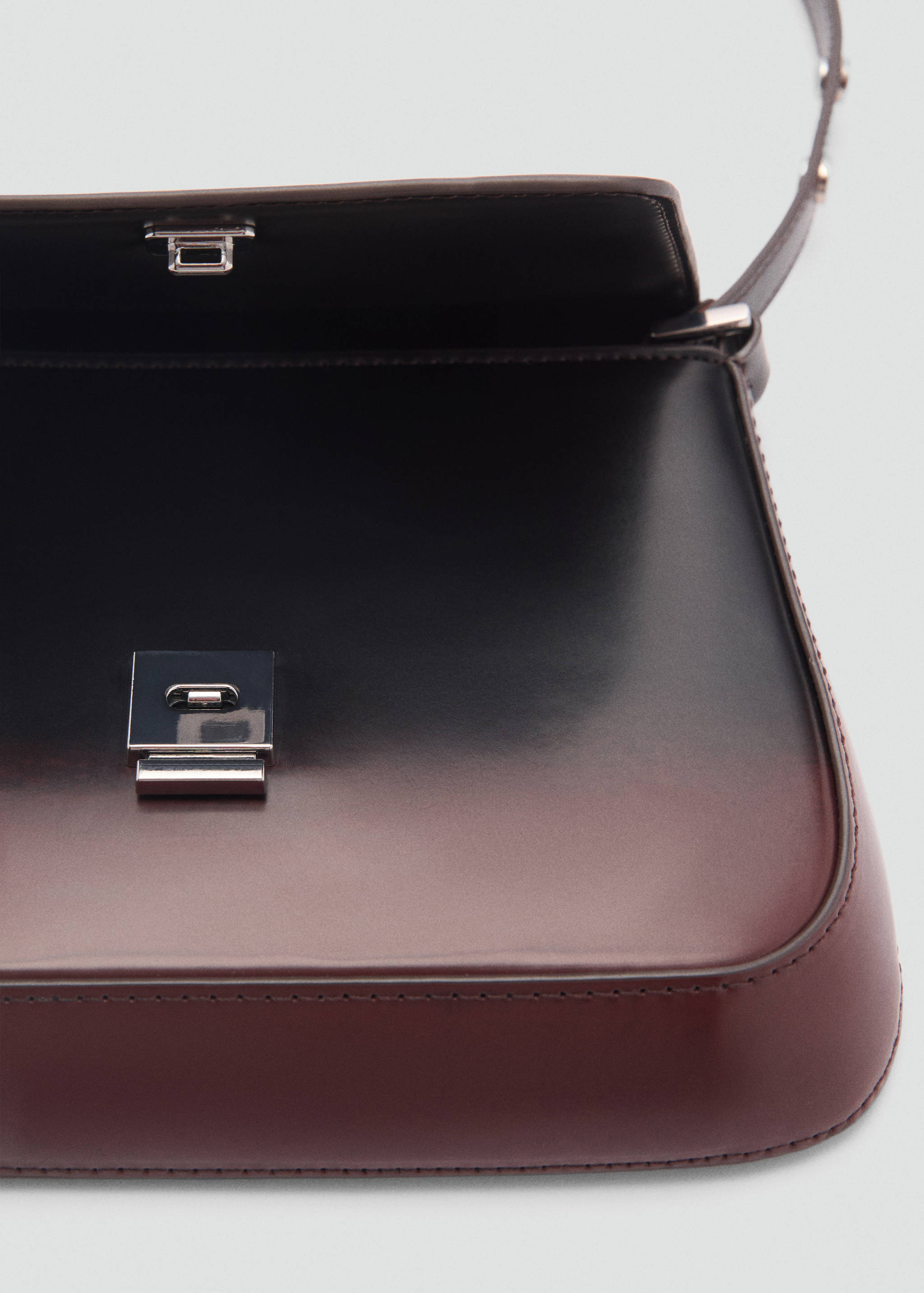 Gradient bag with flap - Details of the article 3