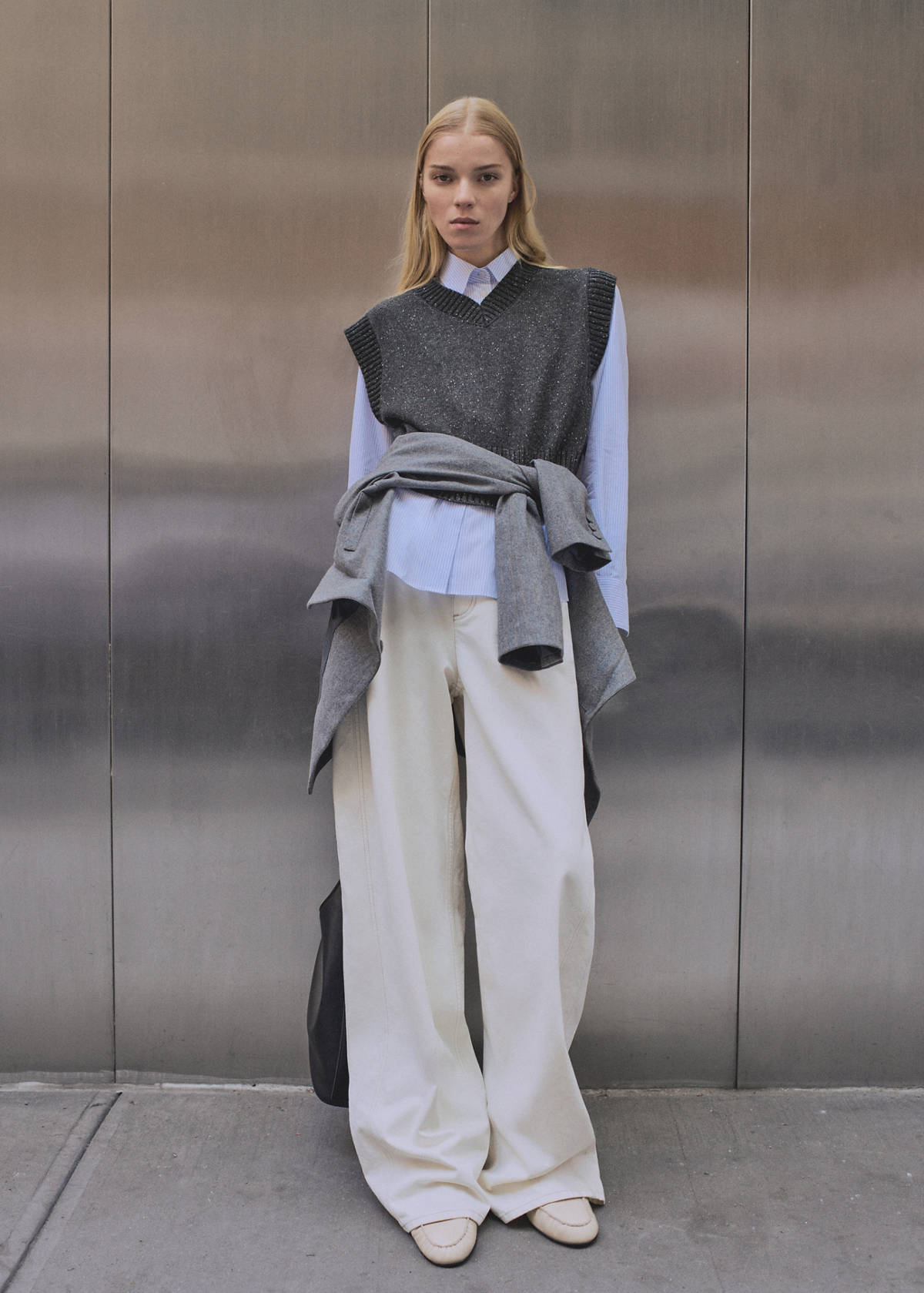 V-neck knitted gilet — Medium Heather Grey