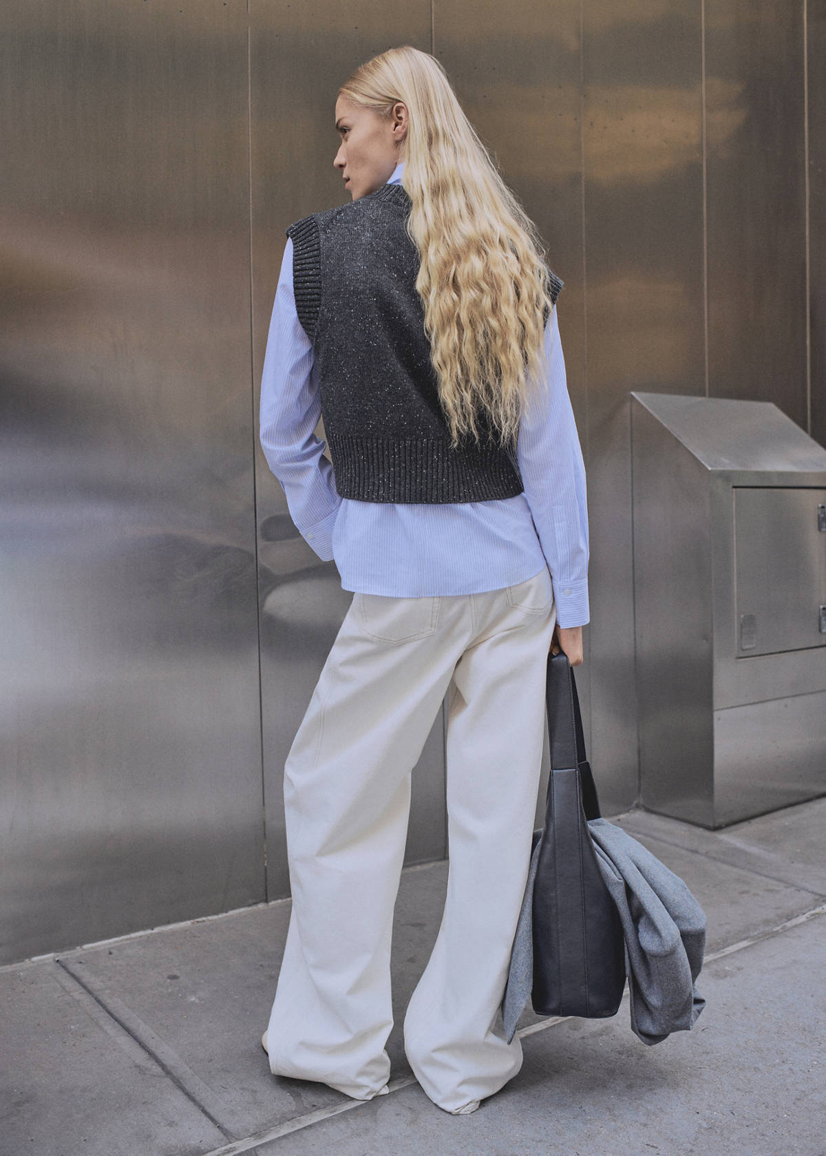 V-neck knitted gilet — Medium Heather Grey