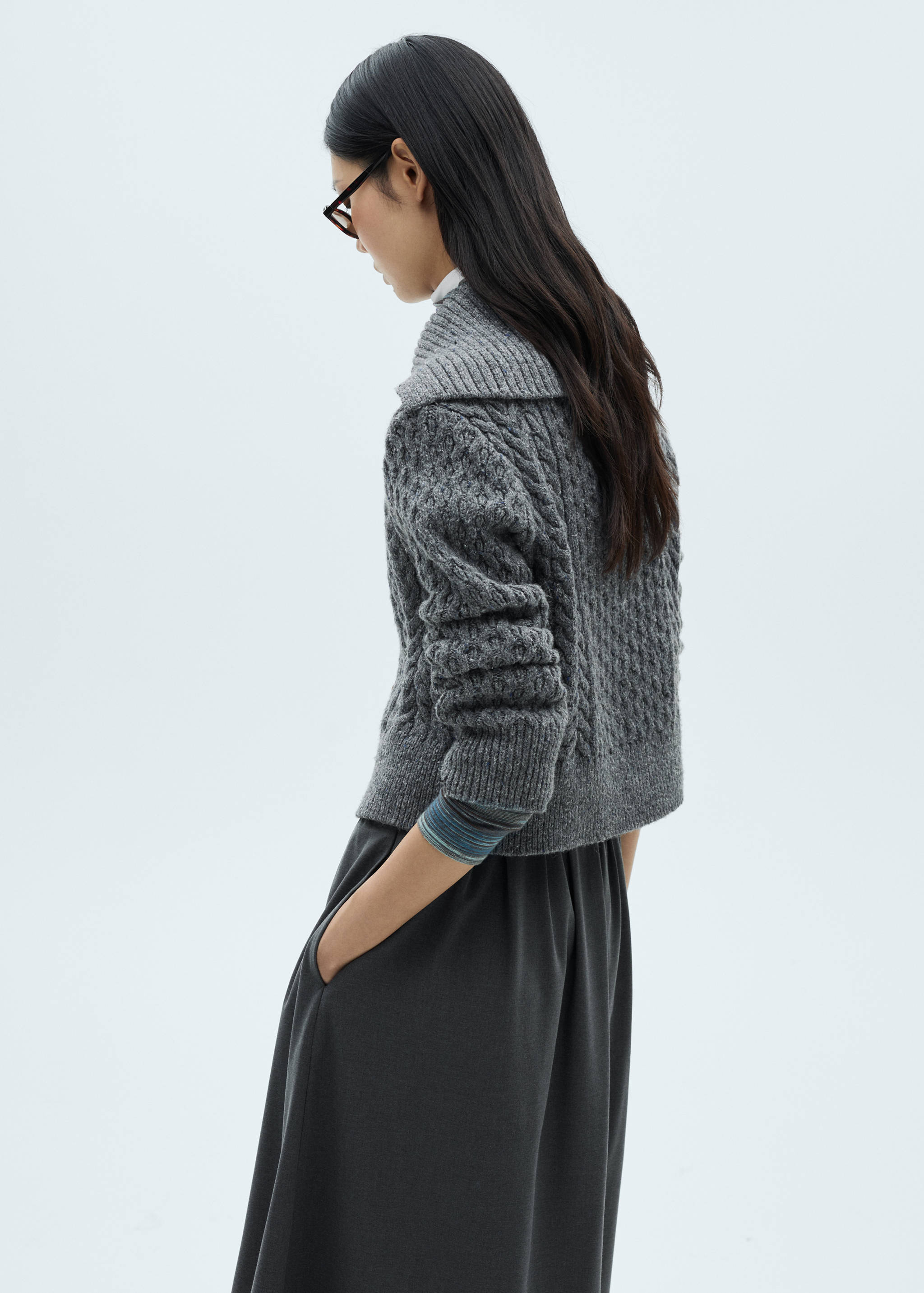 Cabled heather cardigan - Reverse of the article