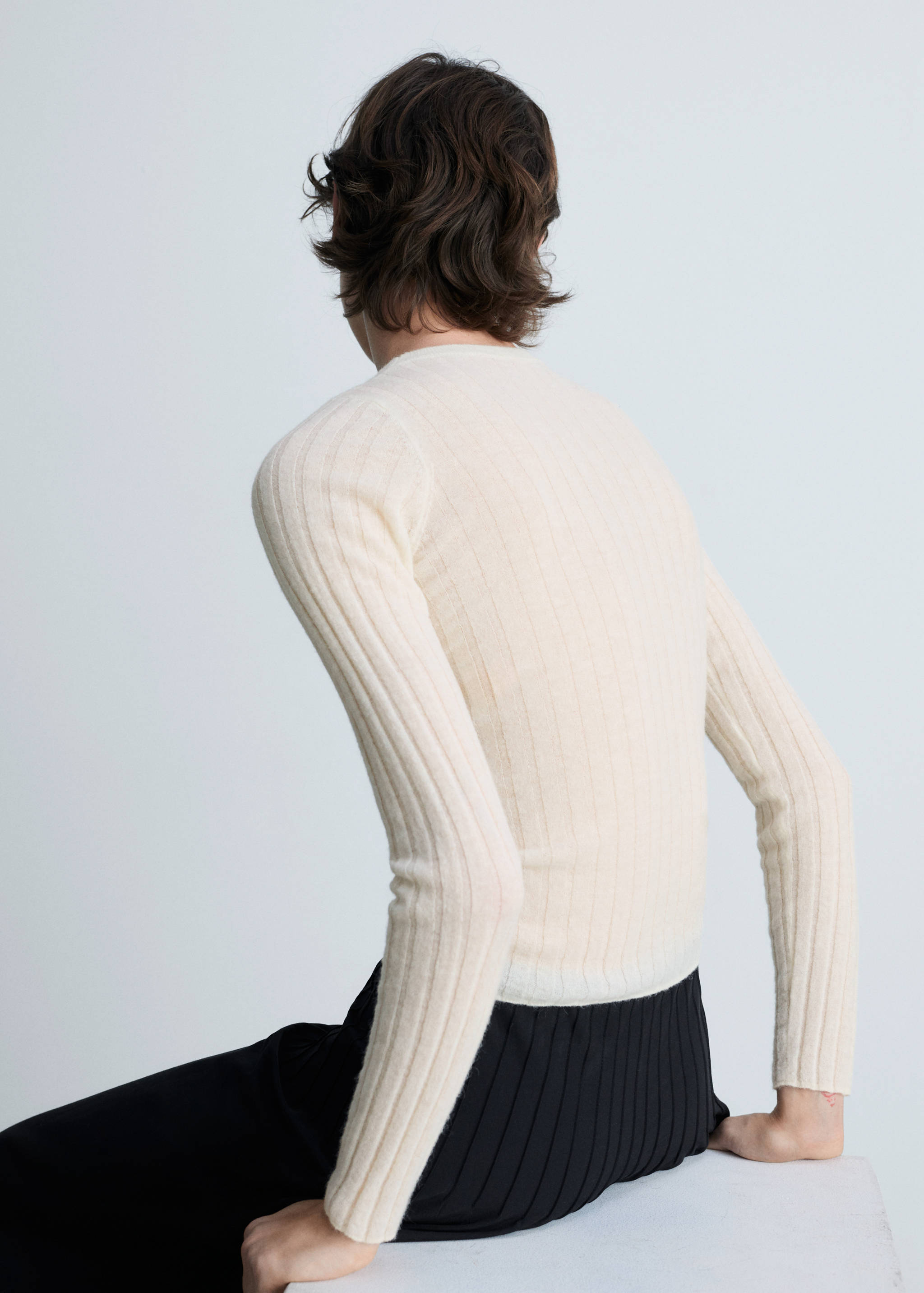 Ribbed round-neck sweater - Reverse of the article