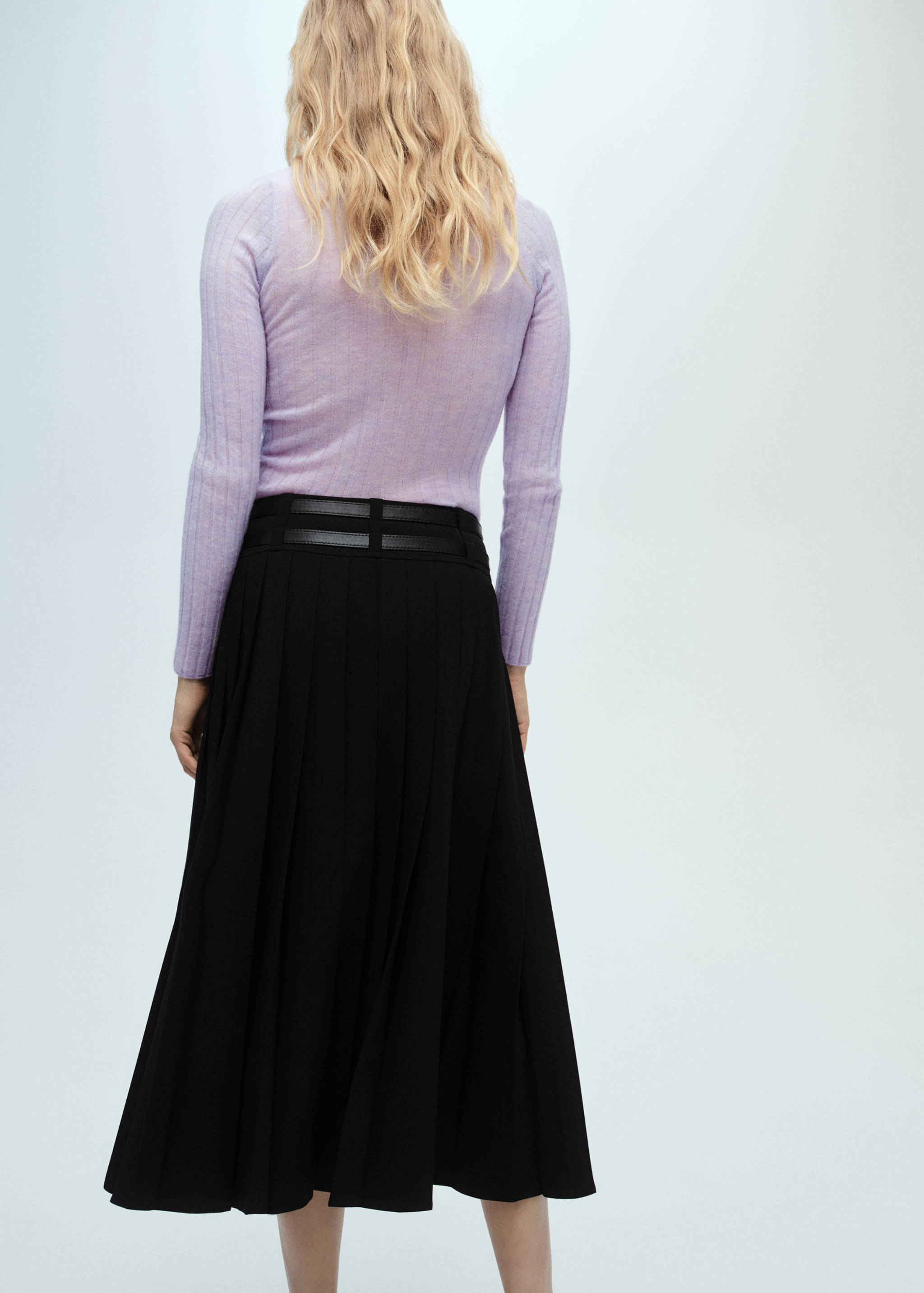 Ribbed round-neck sweater - Reverse of the article