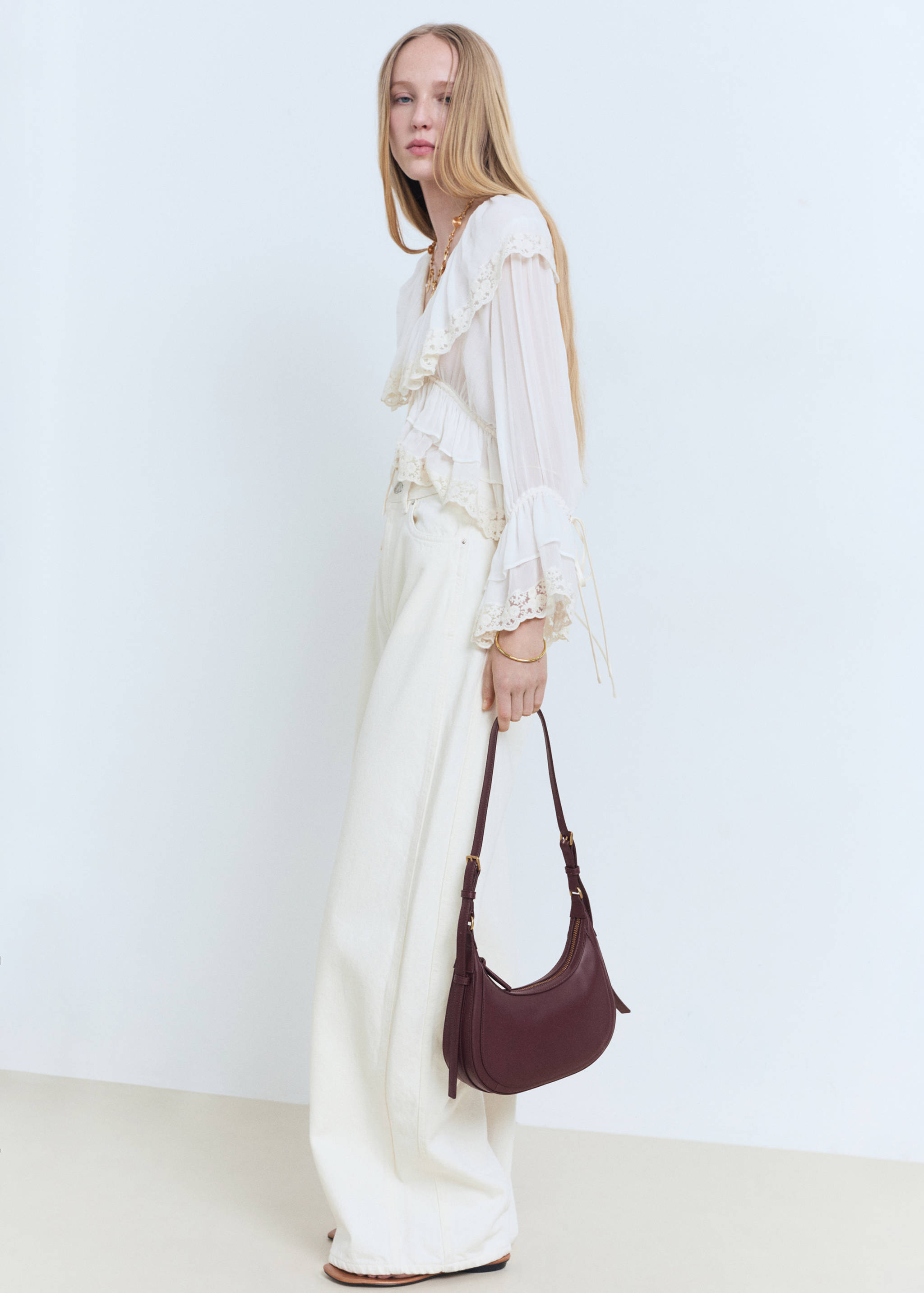 Oval shoulder bag - General plane