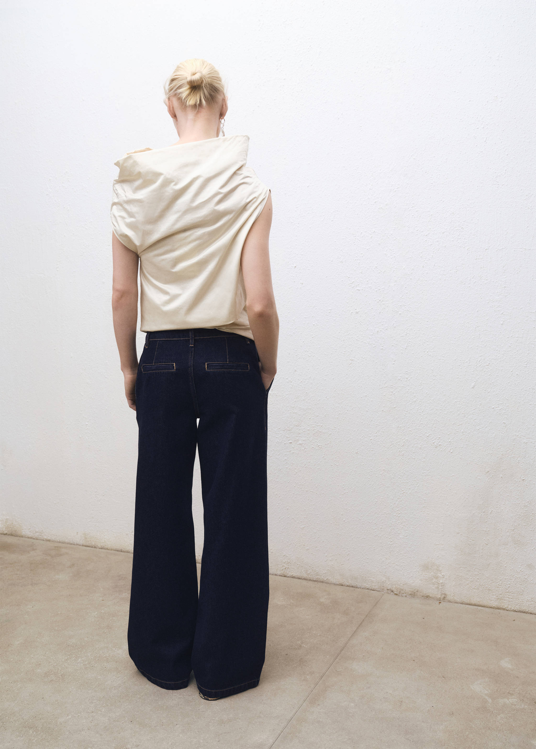 Rinse-wash wide leg jeans with pleats - Details of the article 2