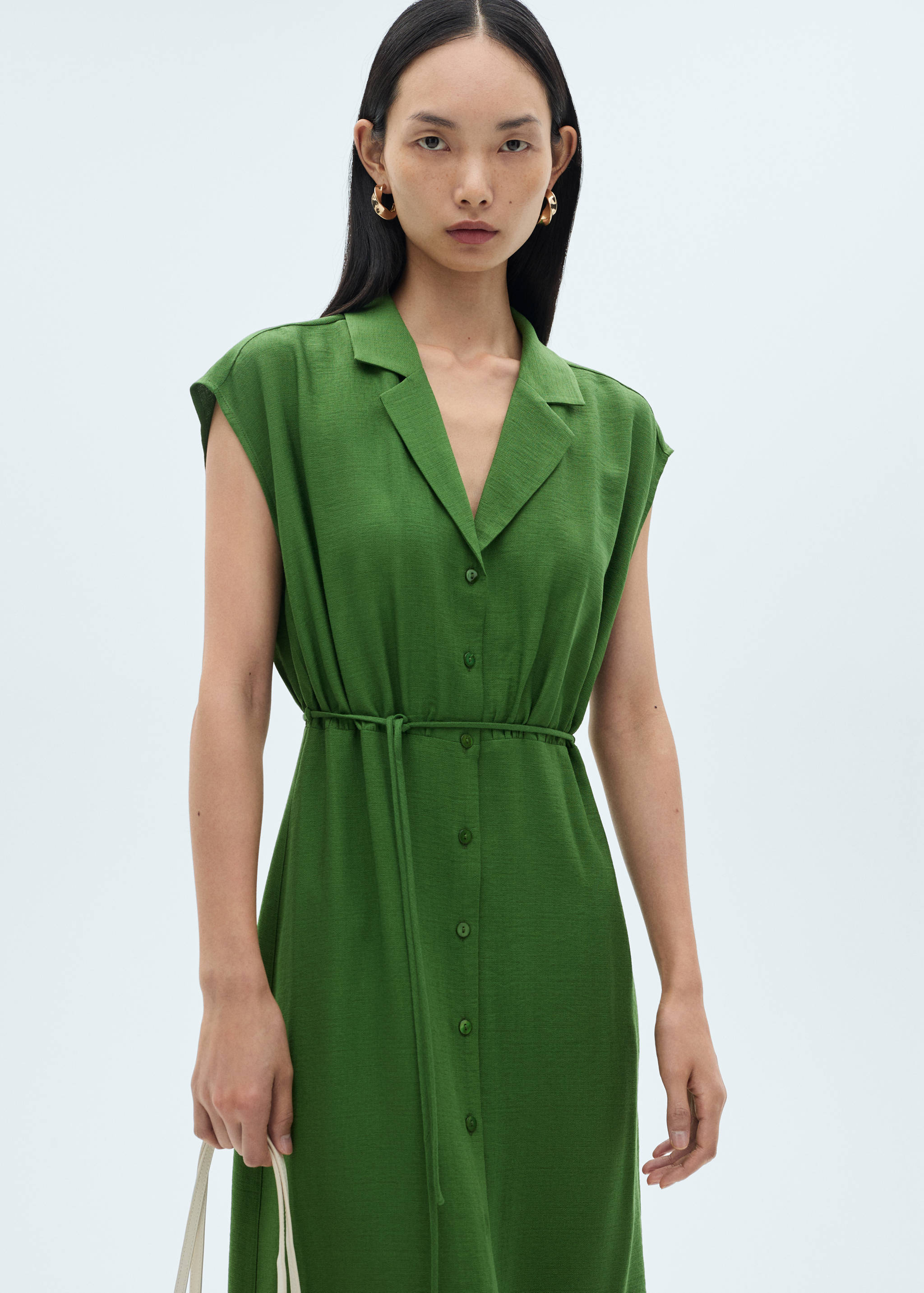 Vestido camisero lazo - Plano medio