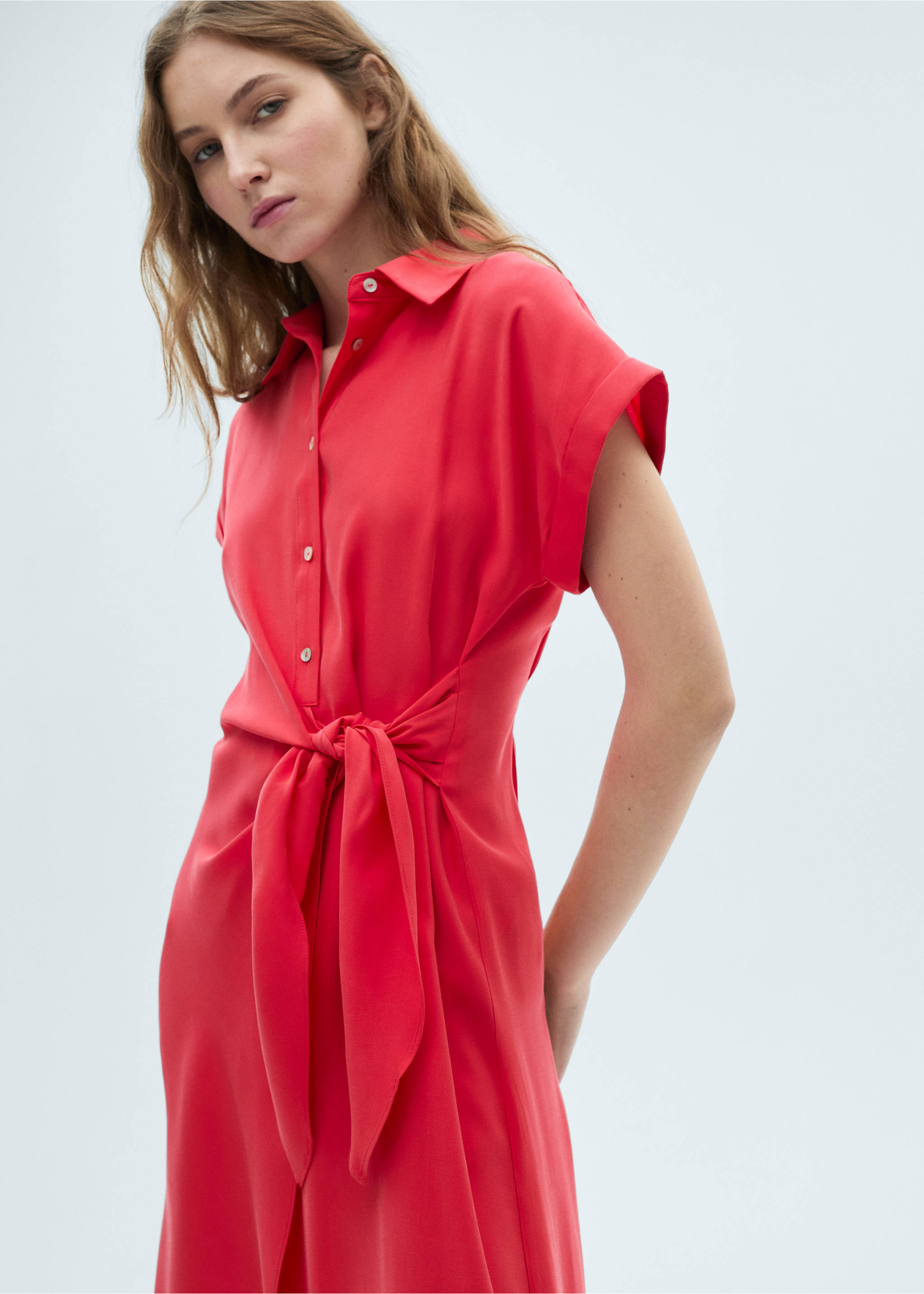 Vestido camisero cruzado - Plano medio, Rojo coral. Ref: 87050583-00.