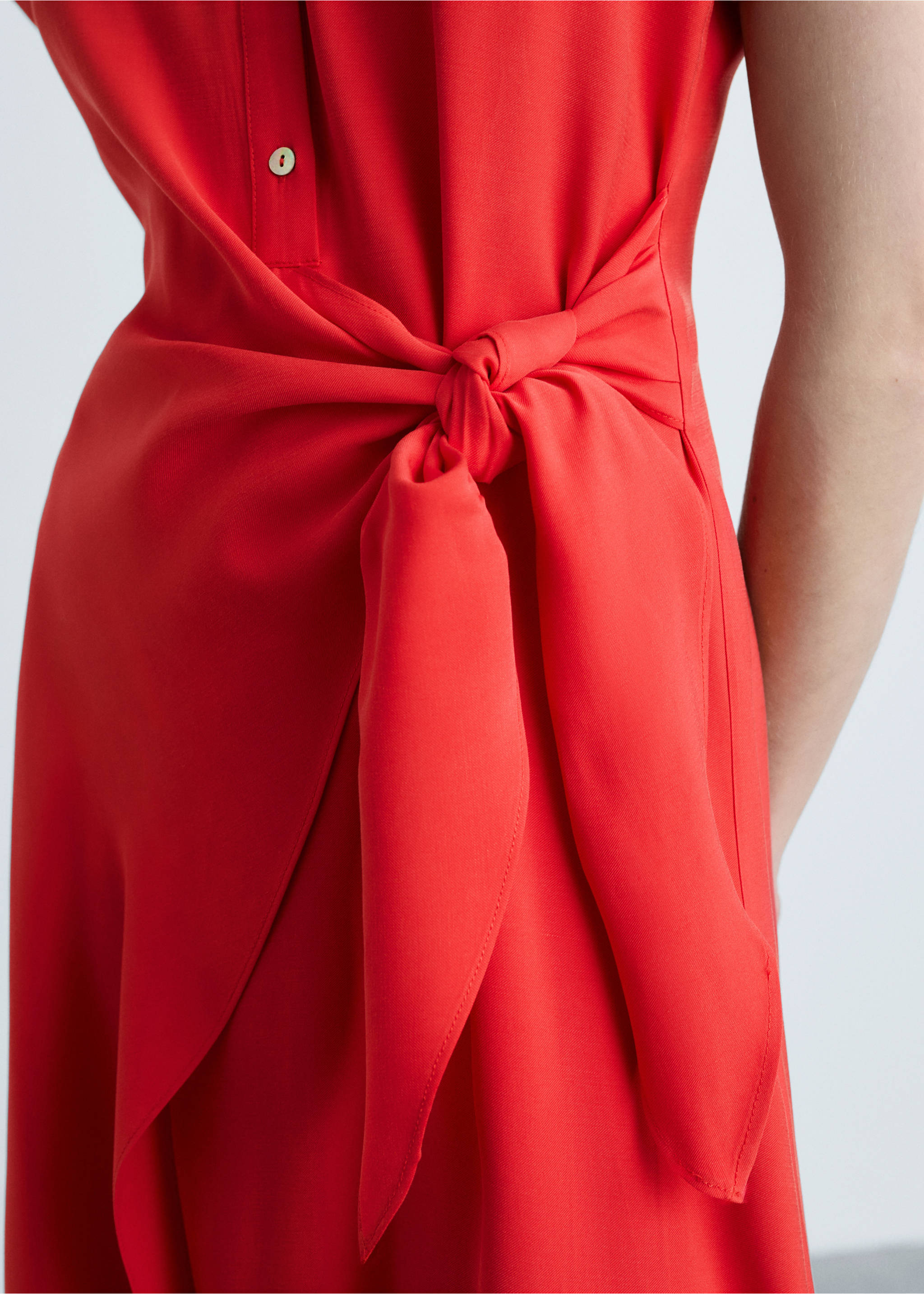Vestido camisero cruzado - Detalle del artículo 3, Rojo coral. Ref: 87050583-00.